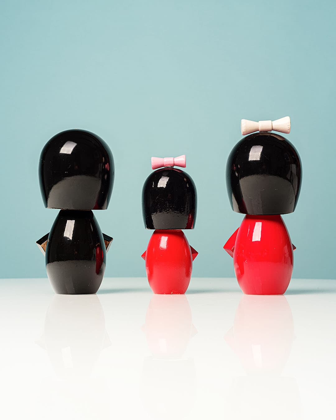 Zestaw trzech lalek Kokeshi, multikolor, drewno, Japonia, lata 60. - 174590