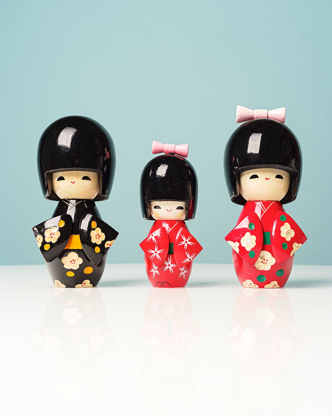 Zestaw trzech lalek Kokeshi, multikolor, drewno, Japonia, lata 60. - 174589