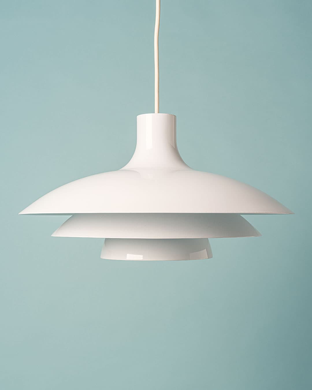 Lampa talerzowa, biała, metal, Dania, lata 60. - 174646