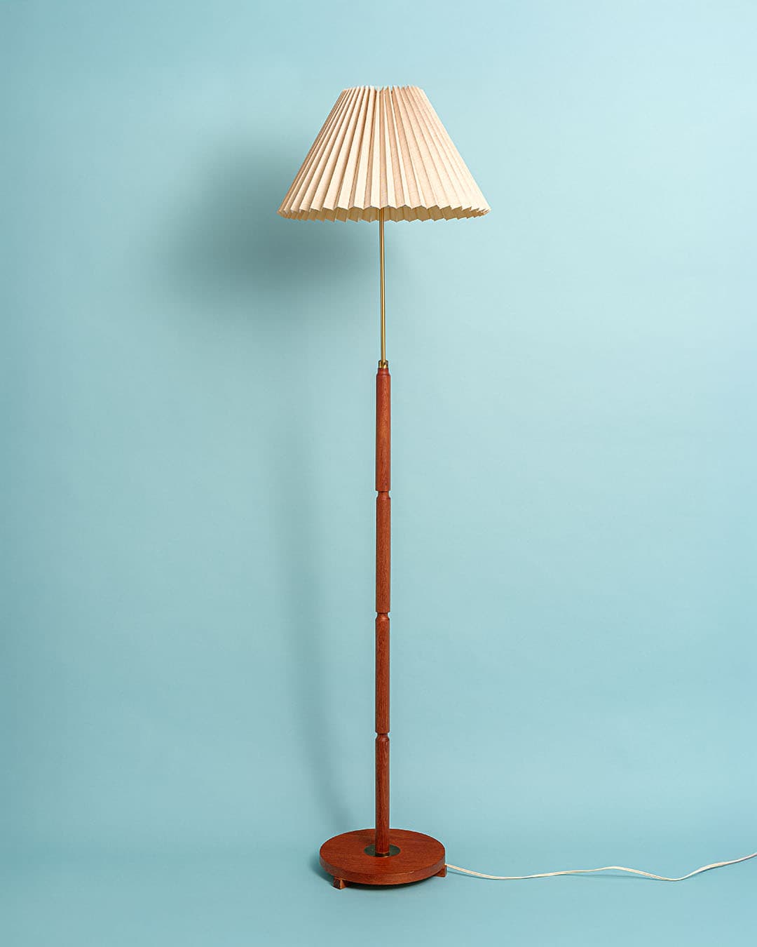 Lampa podłogowa, teak brązowy, tkanina kremowa, Dania, lata 70. - 174702