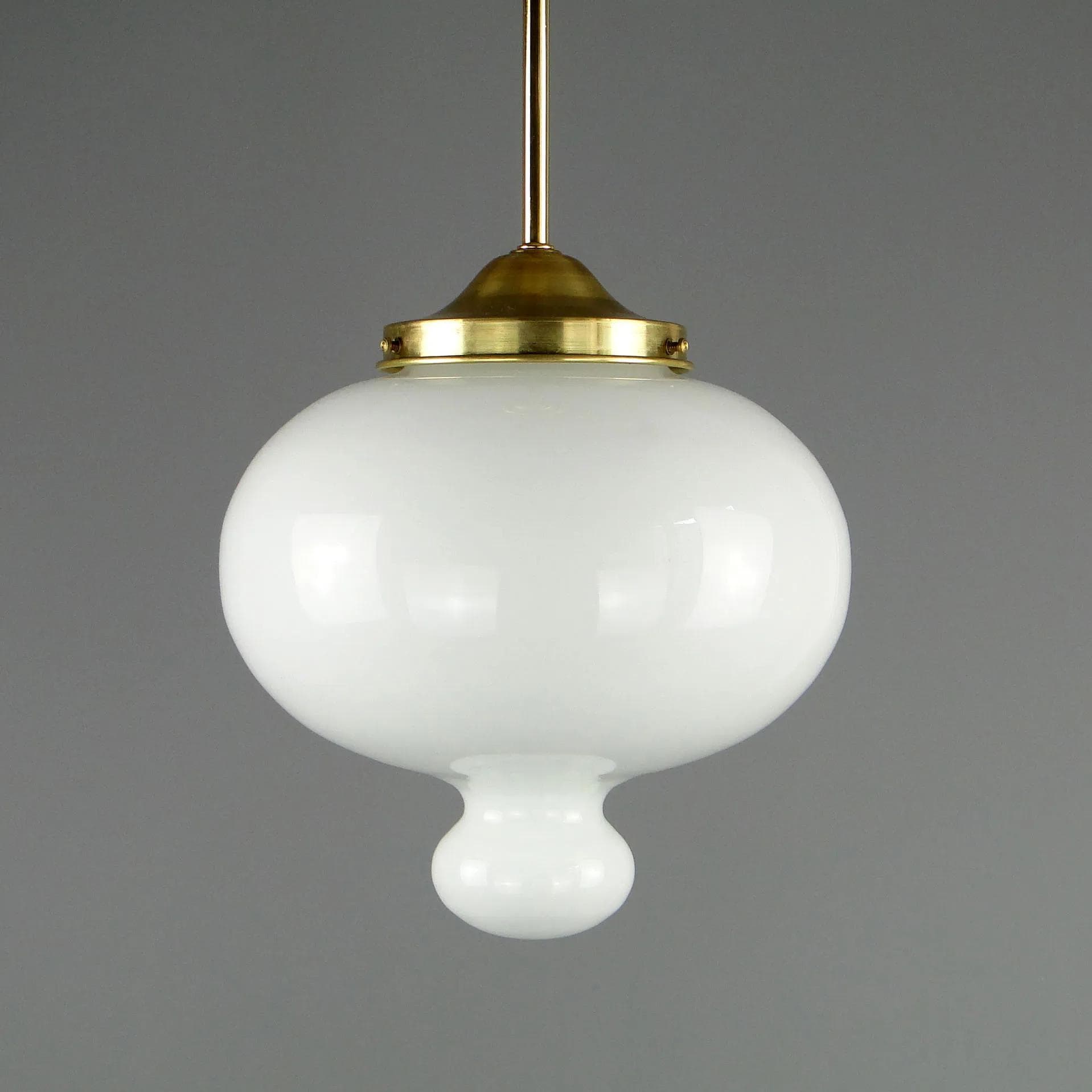 Lampa wisząca, szkło białe, mosiądz, Polska, lata 70. - 11695