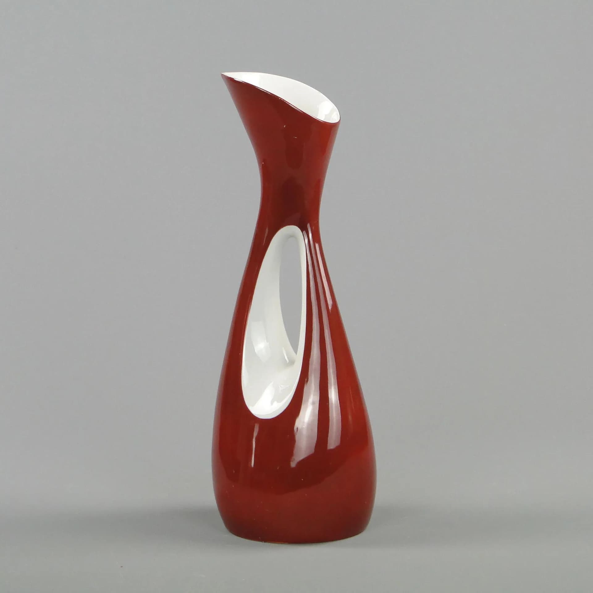 Wazon Calipso, czerwony, porcelana, proj. Z. Śliwowska-Wawrzyniak, Ćmielów, Polska, lata 50. - 11677