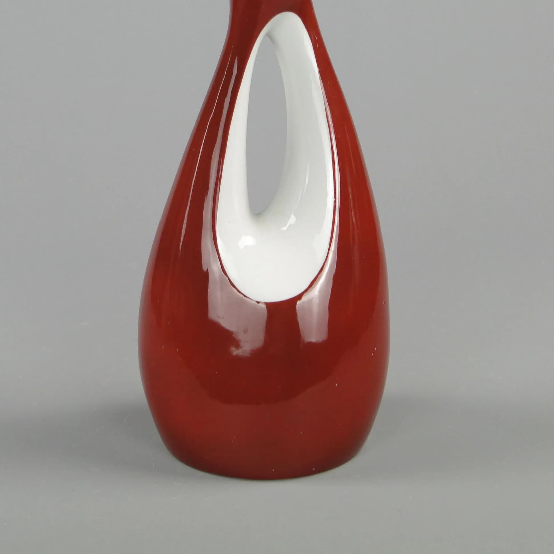Wazon Calipso, czerwony, porcelana, proj. Z. Śliwowska-Wawrzyniak, Ćmielów, Polska, lata 50. - 11676