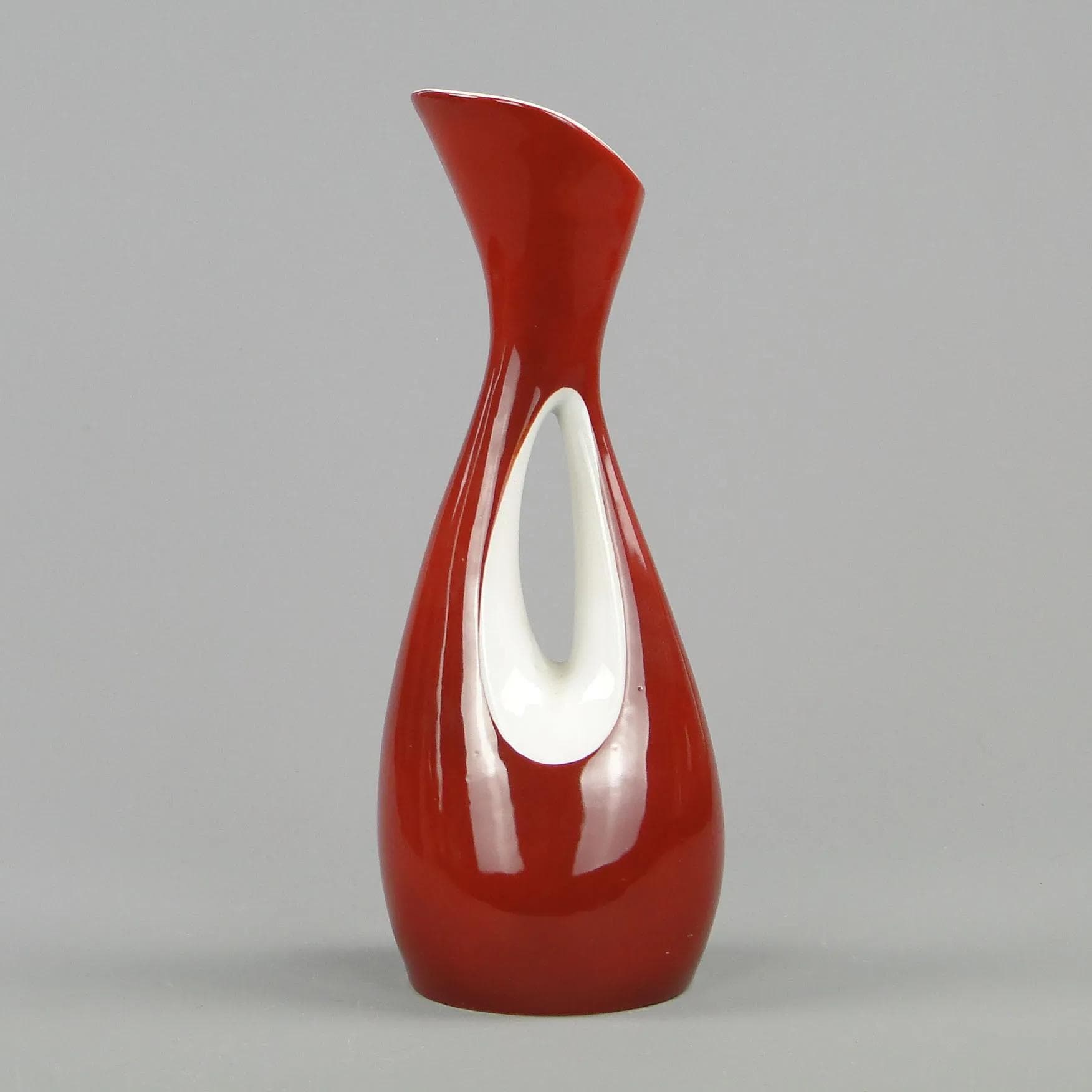 Wazon Calipso, czerwony, porcelana, proj. Z. Śliwowska-Wawrzyniak, Ćmielów, Polska, lata 50. - 11741