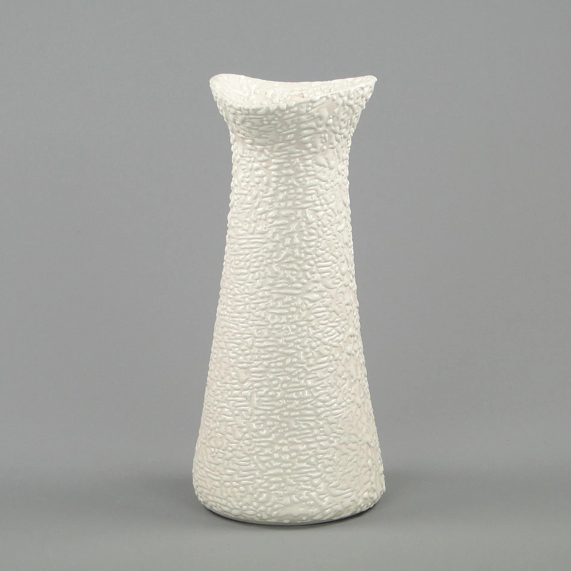 Vase New Look, ivory white stoneware, by W. Gołajewska, Poland, 1960s - 11802