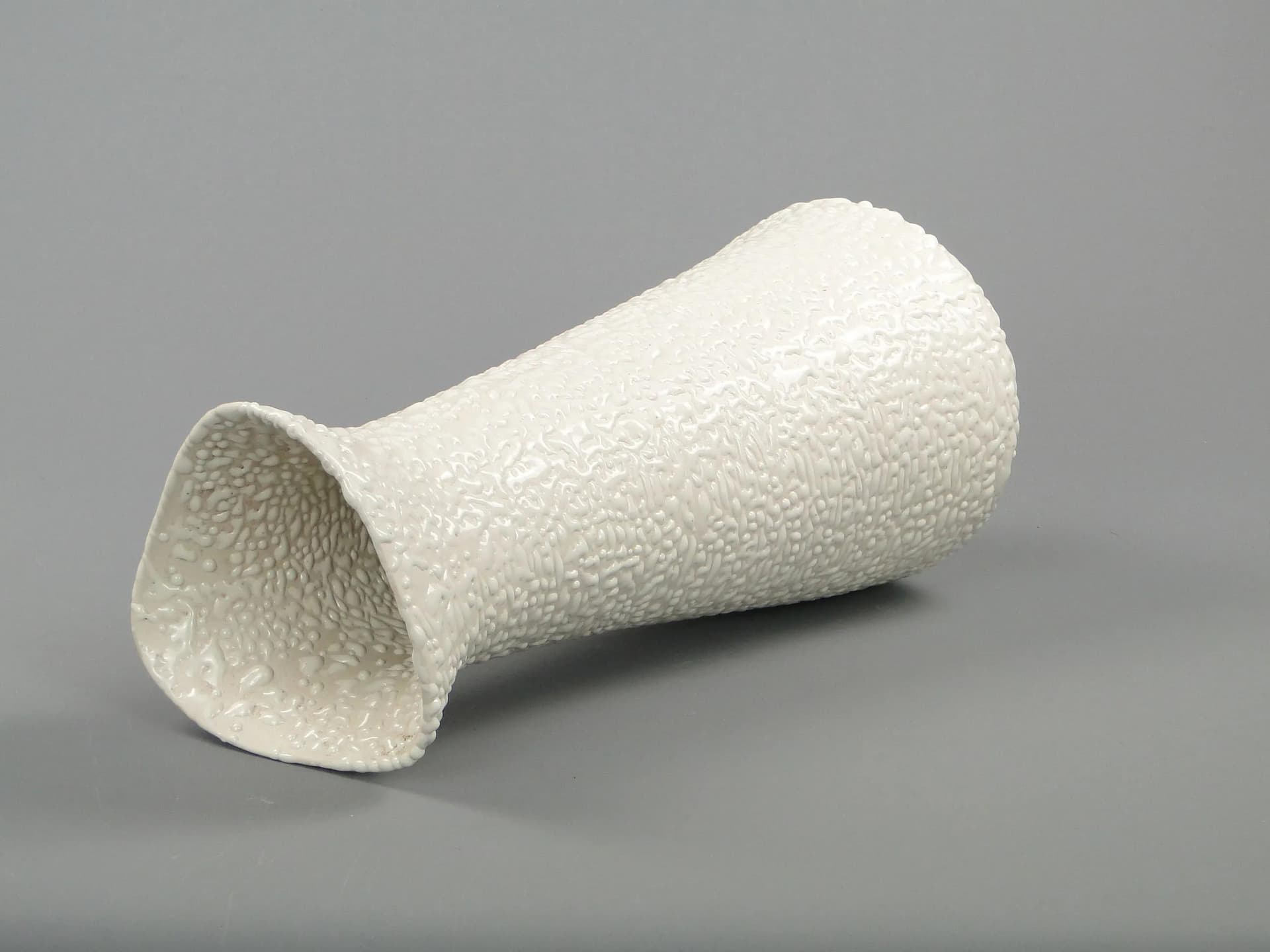 Vase New Look, ivory white stoneware, by W. Gołajewska, Poland, 1960s - 11806