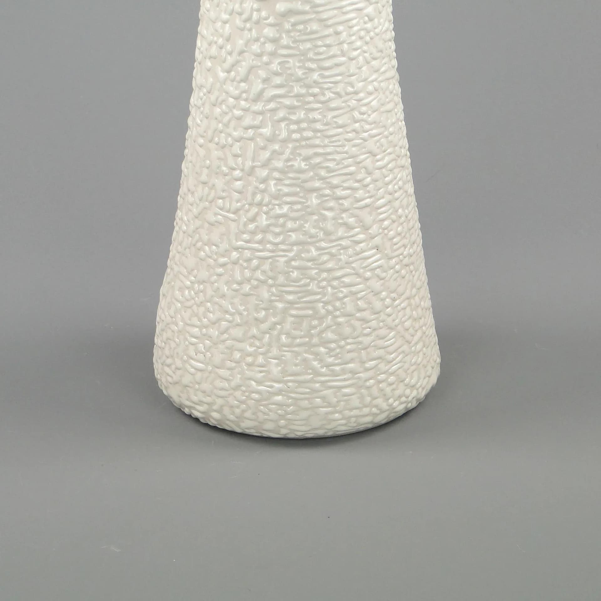 Vase New Look, ivory white stoneware, by W. Gołajewska, Poland, 1960s - 11801