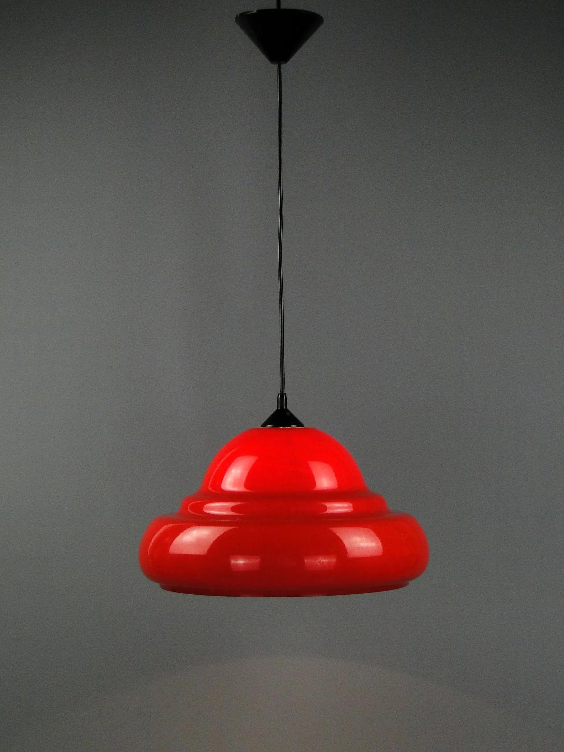 Lampa wisząca, czerwony, plastik, Polska, lata 50. - 11902