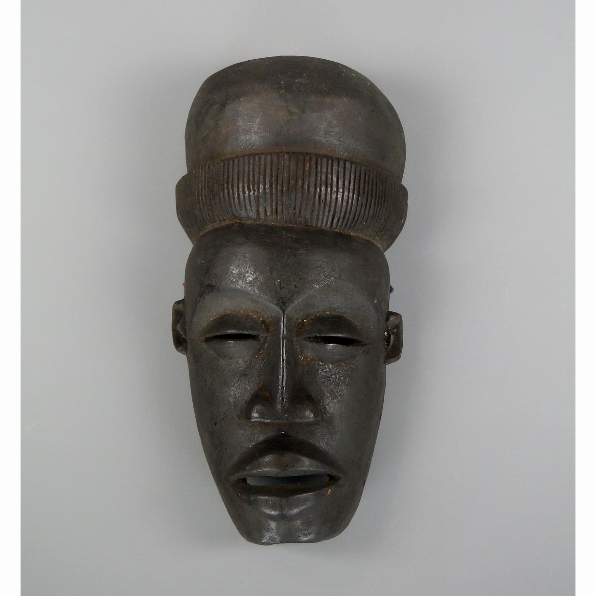 Maska ścienna afrykańska, brąz ciemny, drewno, lata 70. - 175846