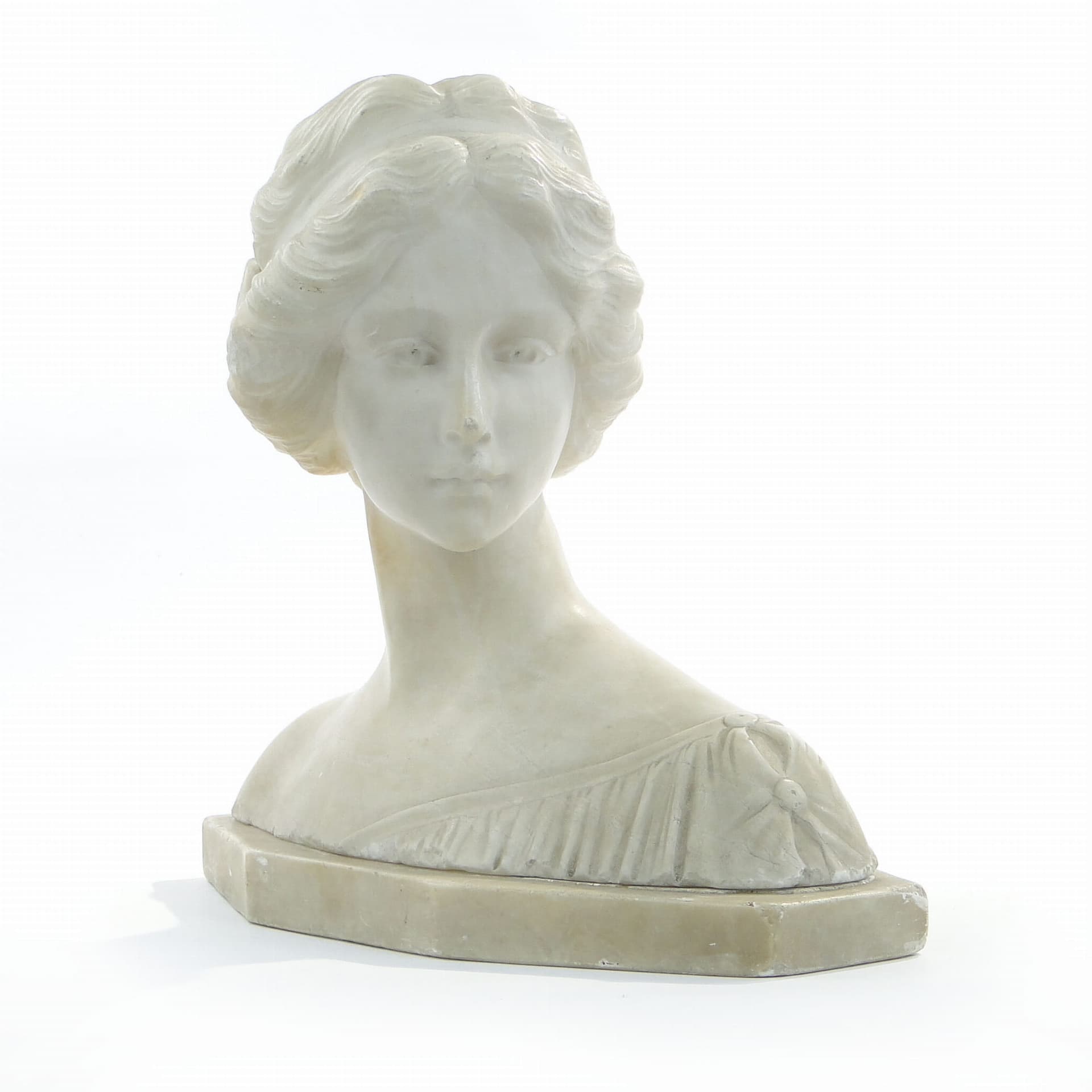 Portret młodej kobiety z alabastru ok 1900 - 175917