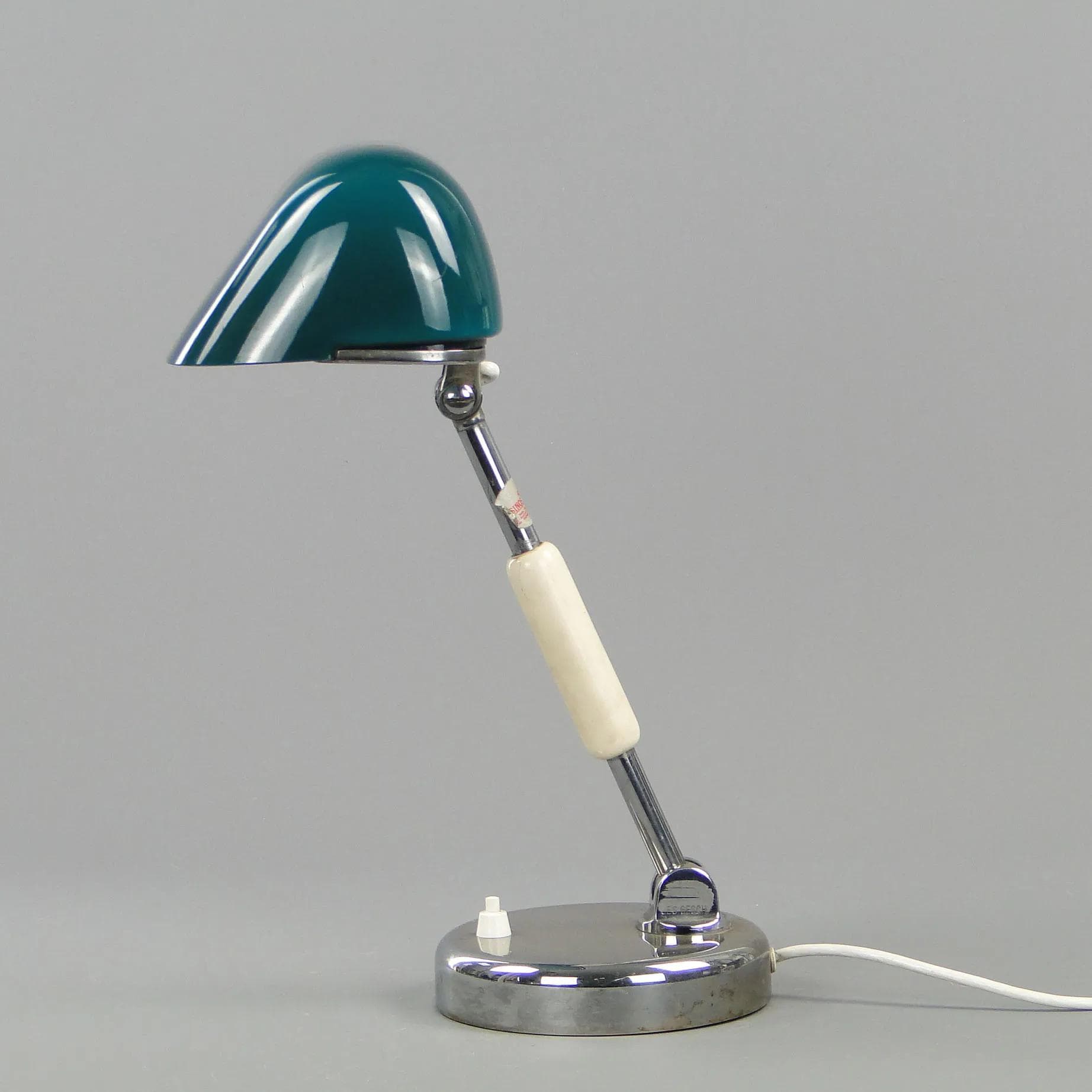 Zielona secesyjna lampa gabinetowa z chromowanego mosiądzu i szkła warstwowego, dla Casinos Austria, Austria, lata 20. - 11973