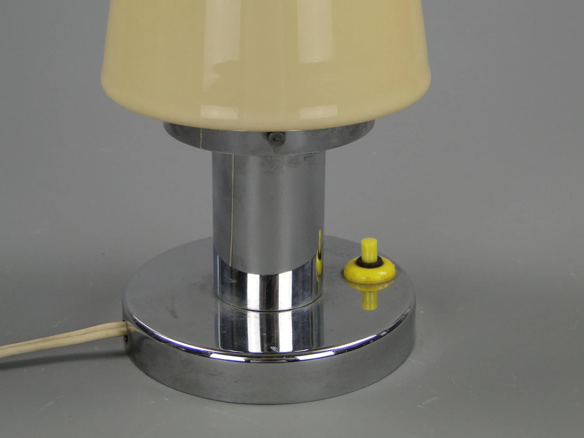 Lampa stołowa Art déco, beżowy, szkło, mosiądz chromowany, Czechosłowacja, lata 20. - 11940