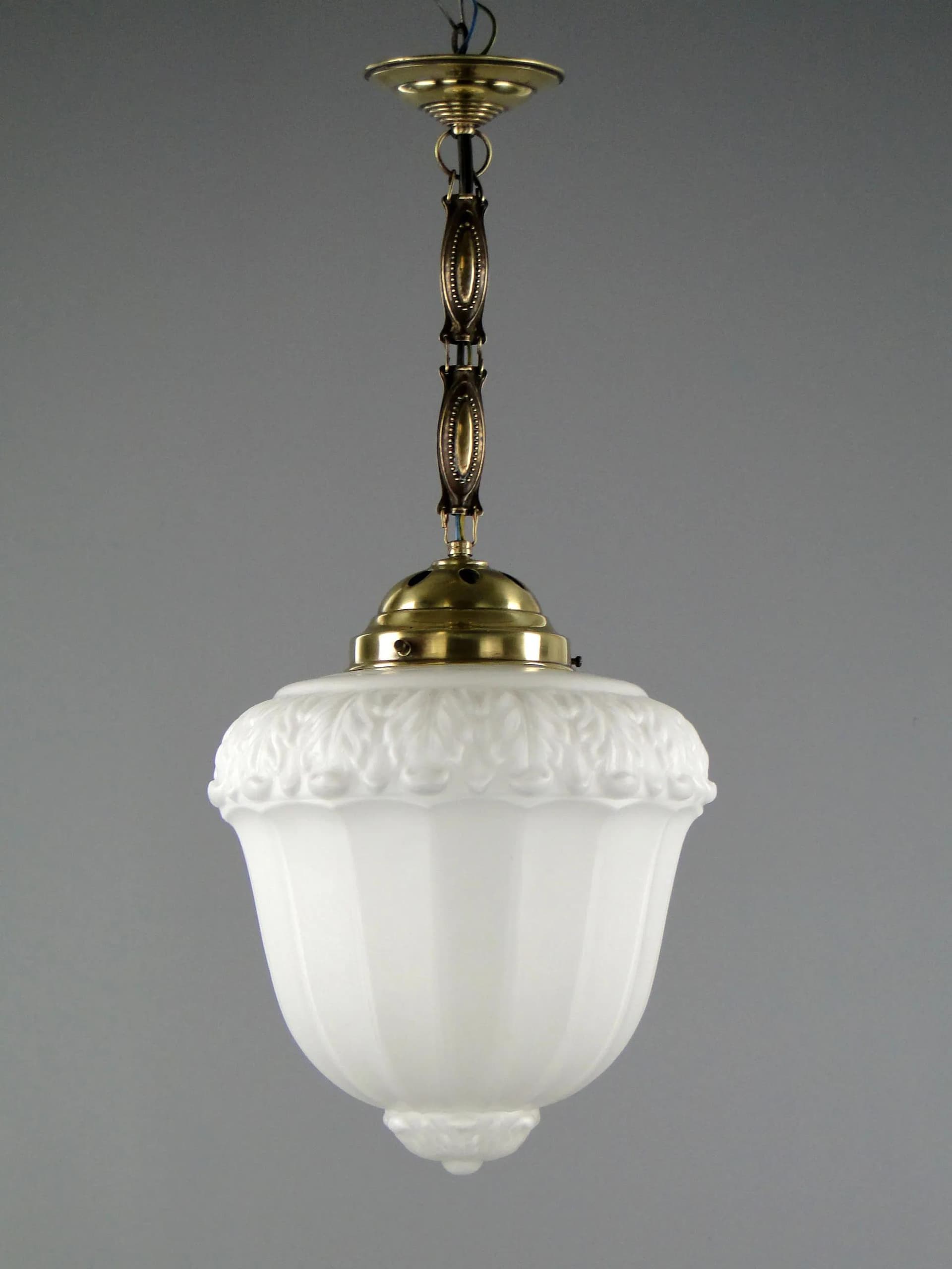 Lampa wisząca secesyjna, mosiądz patynowany, szkło białe, Polska, początek XX w. - 12053