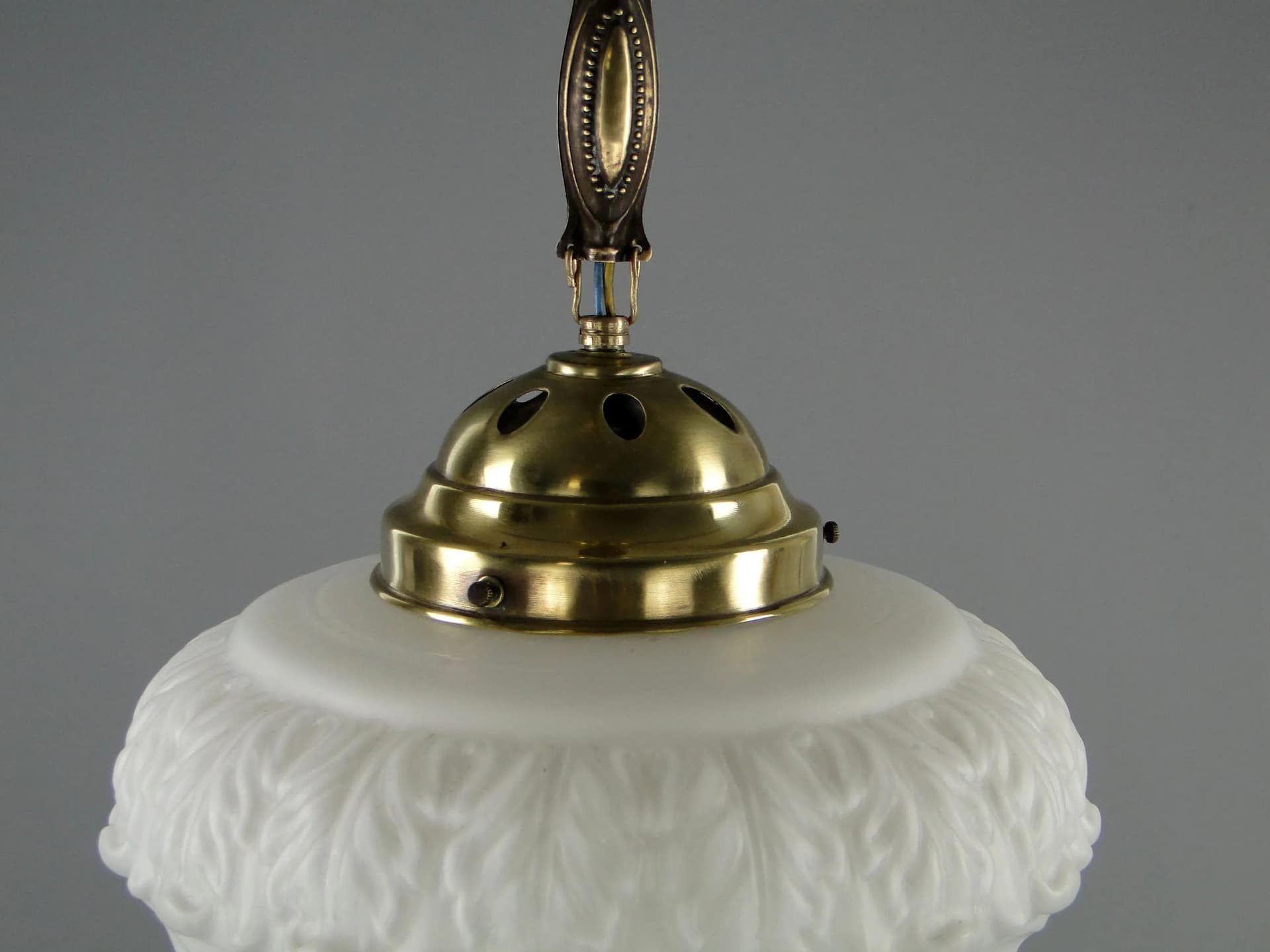 Lampa wisząca secesyjna, mosiądz patynowany, szkło białe, Polska, początek XX w. - 12056