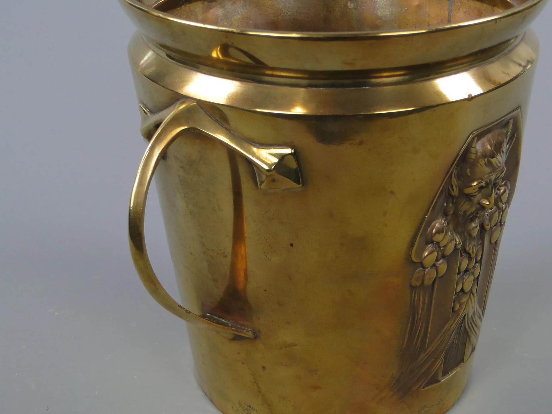 Champagne Cooler Art Nouveau, golden brass, Germany, early 20th c. - 12047