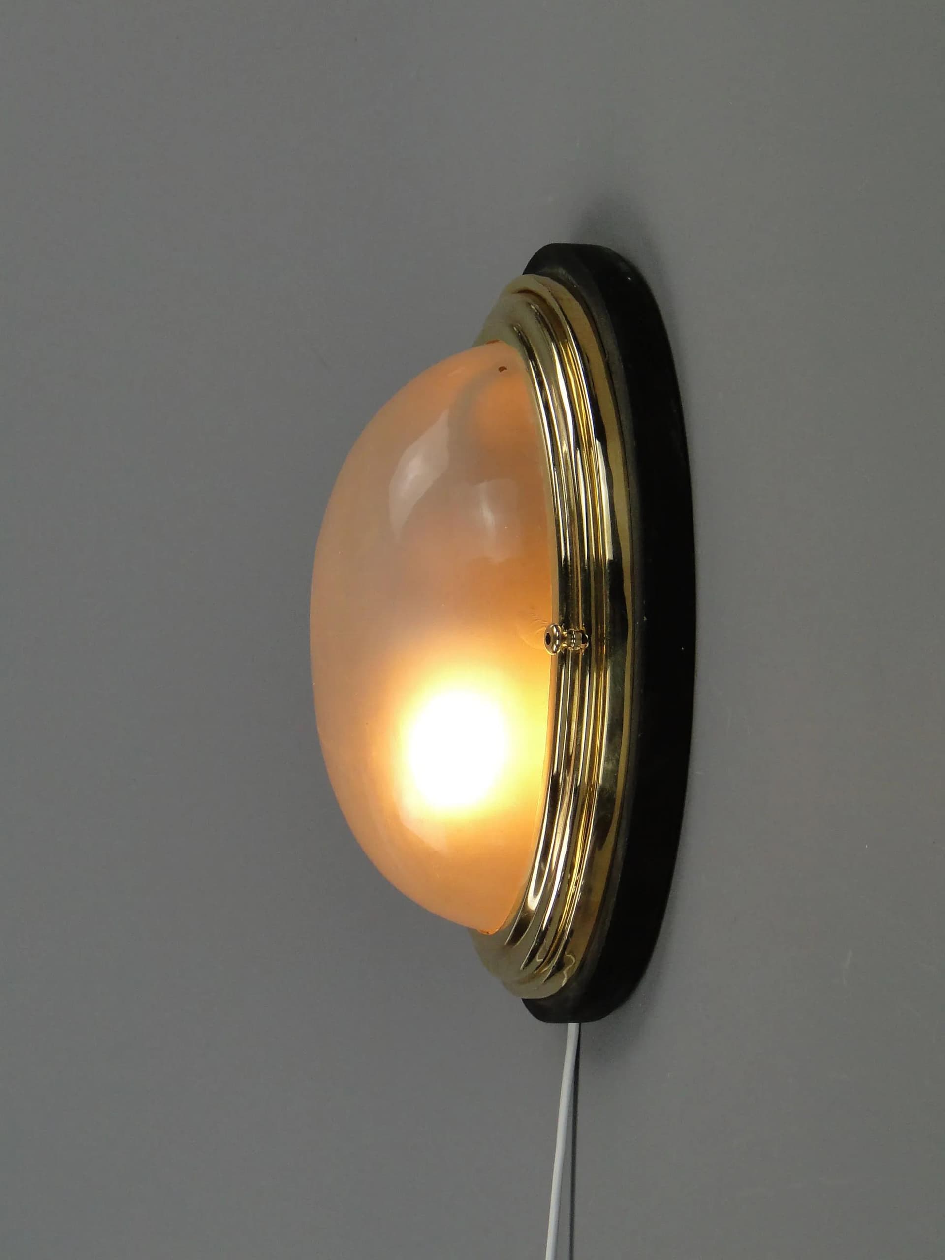 Plafon eliptyczny, mosiądz polerowany, szkło mrożone, drewno czarny, Polska, lata 20. - 12129