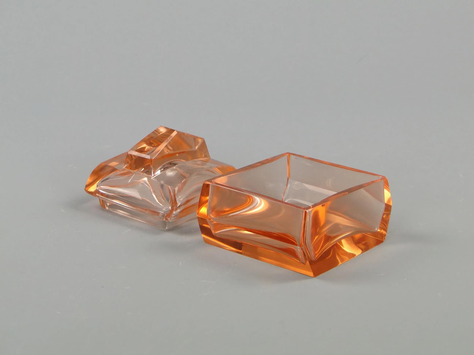 Bonbonniere Art Deco, orange crystal, Moser, Czech Republic, 1960s. - 12079