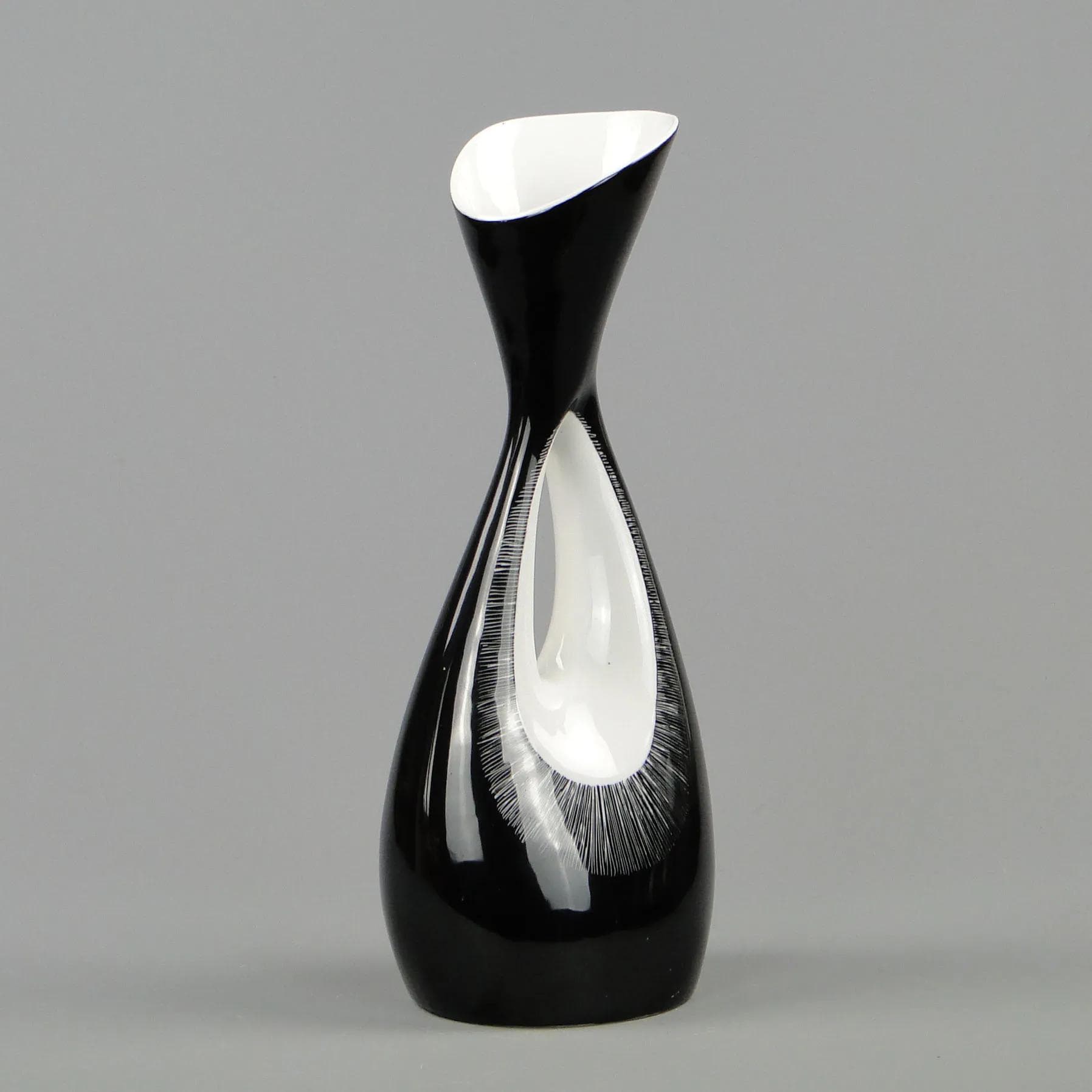 Wazon Calypso, porcelana czarna, proj. Z. Śliwowska-Wawrzyniak, Ćmielów, Polska, lata 50. - 12256