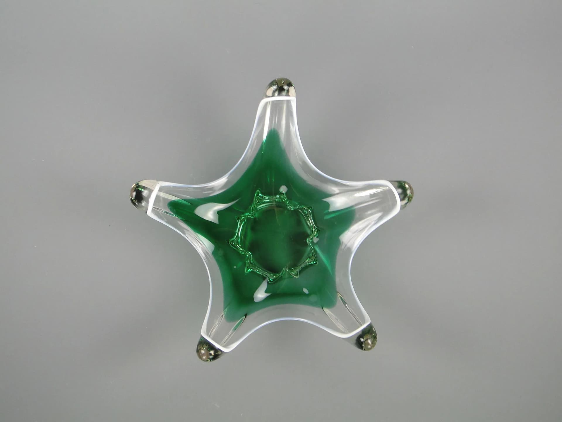 Patera kwiatowa, szkło wielobarwne, proj. J. Hospodka, Huta Chribska, Czechosłowacja, lata 60. - 12188