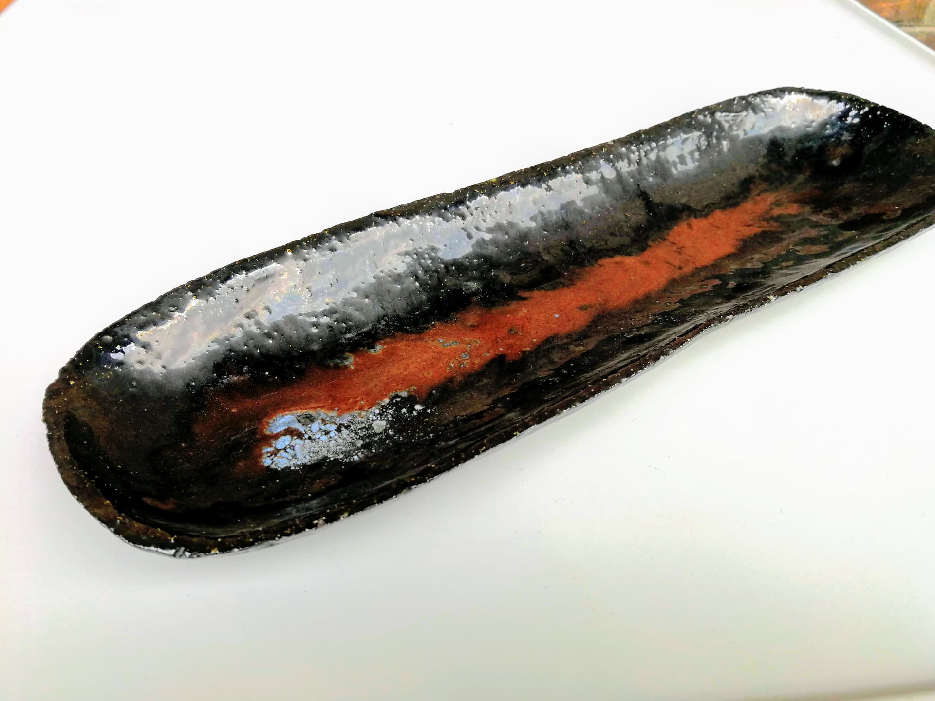 Podłużna patera ceramiczna. Szkliwienie artystyczne. - 178619