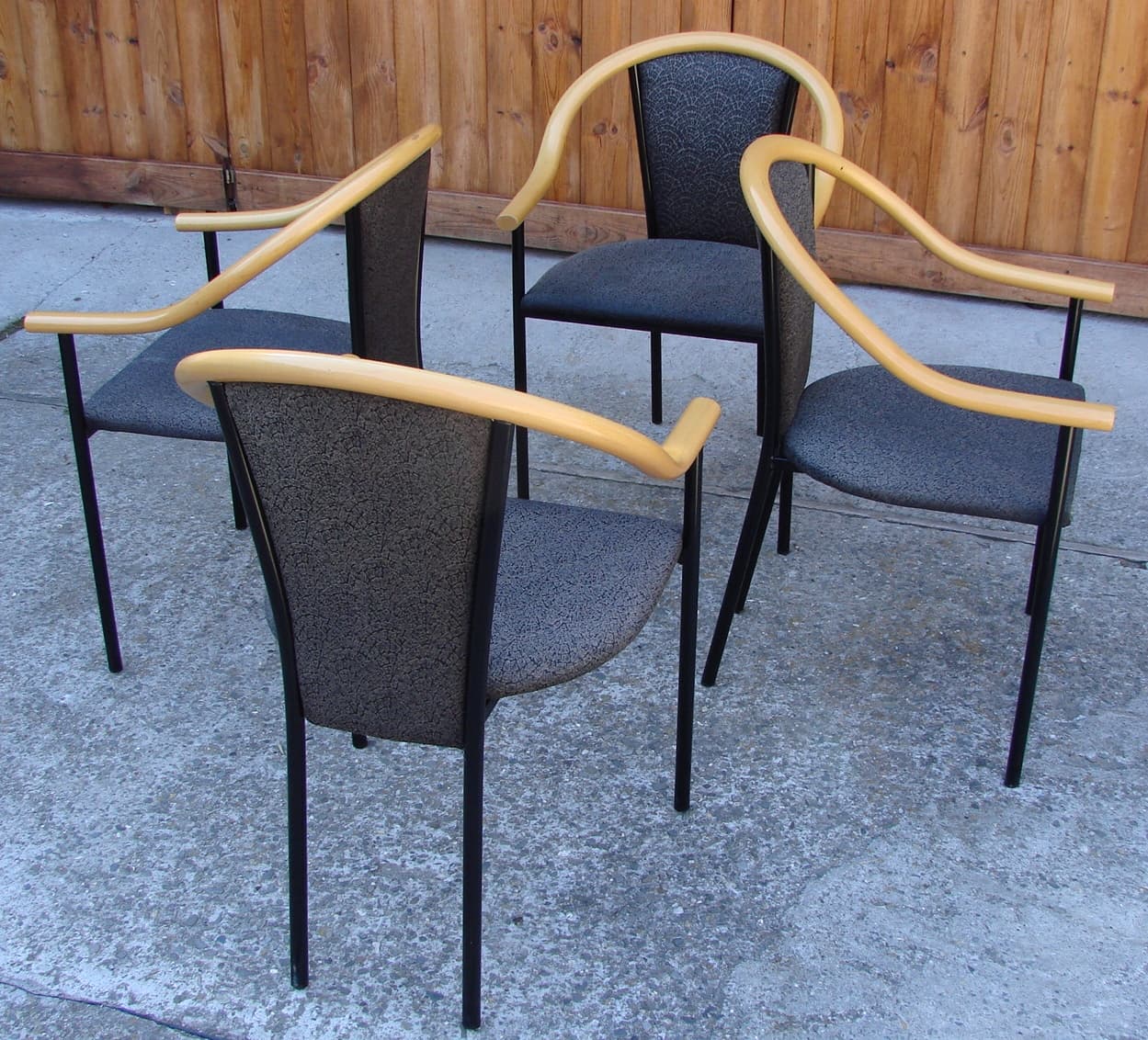 Komplet czterech krzeseł, ciemnoszary, tkanina, buk, metal czarny, lata 70. - 178702