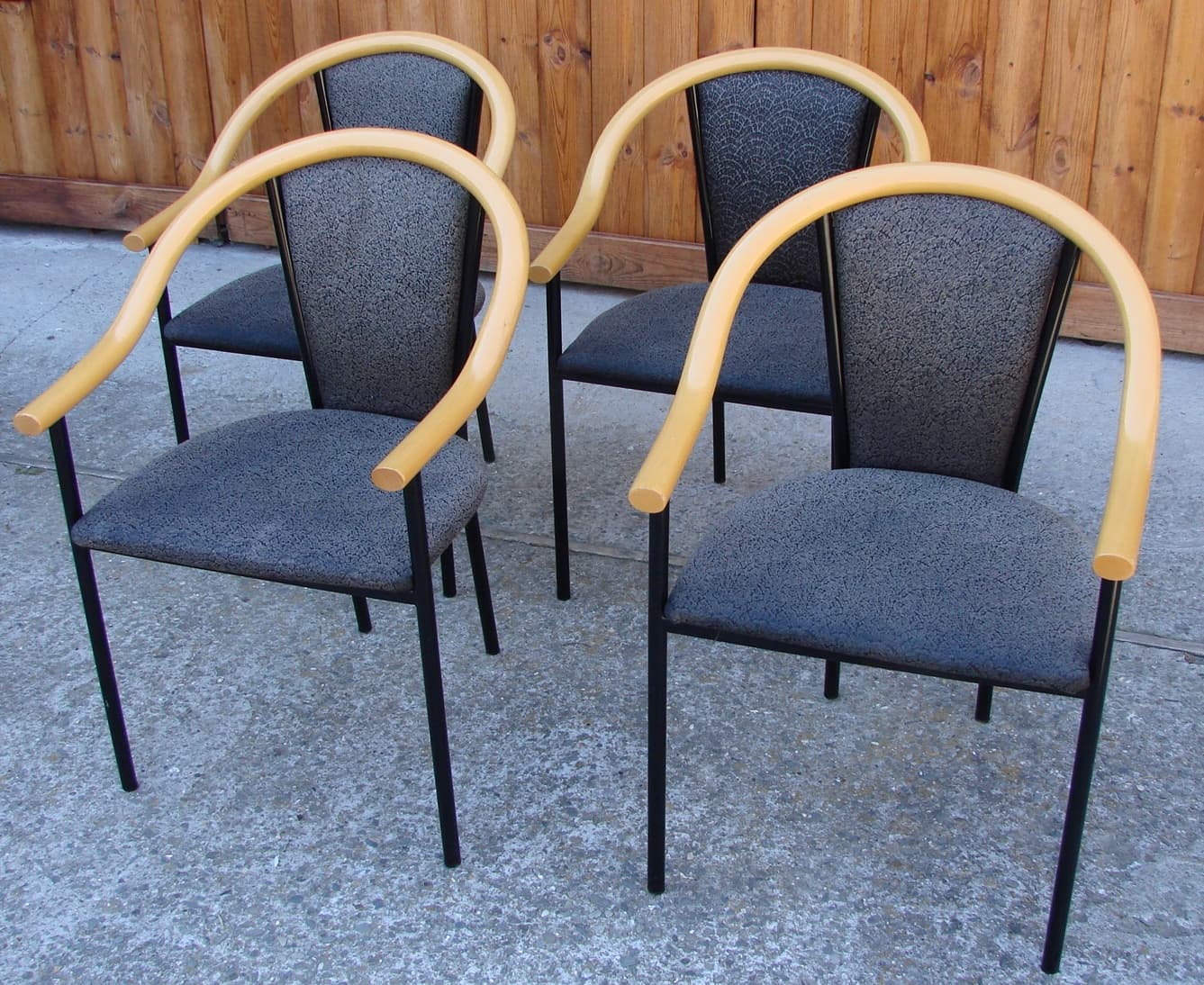 Komplet czterech krzeseł, ciemnoszary, tkanina, buk, metal czarny, lata 70. - 178701
