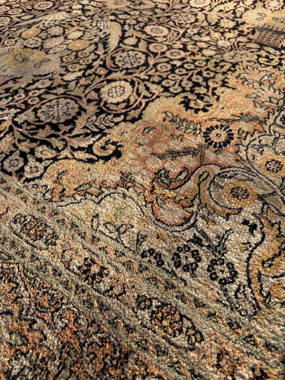 Dywan Ghoum, 375x270 cm, jedwab beżowy, Indie, lata 90. - 178836