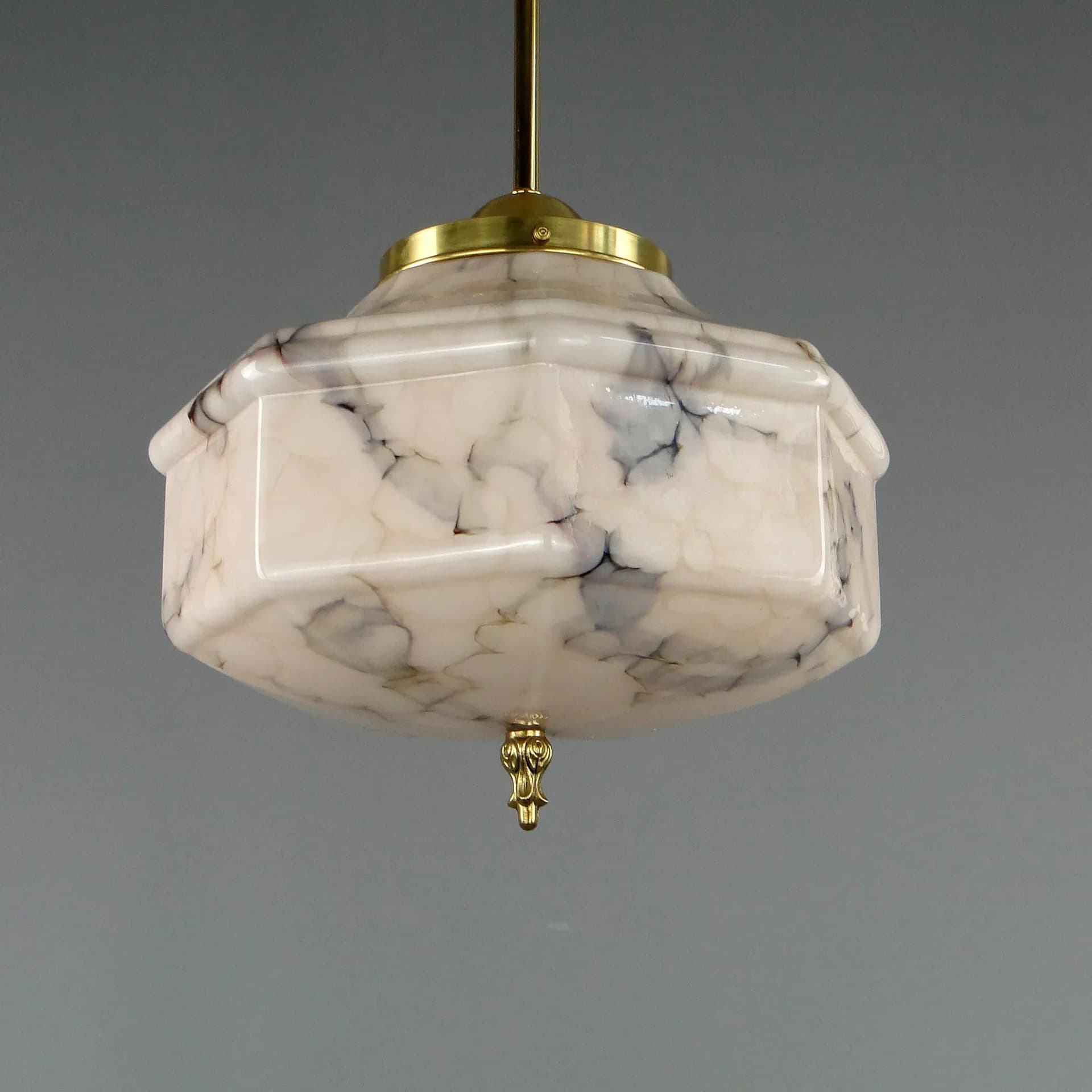 Lampa wisząca art déco, szkło beżowe, mosiądz, Polska, lata 20. - 12532