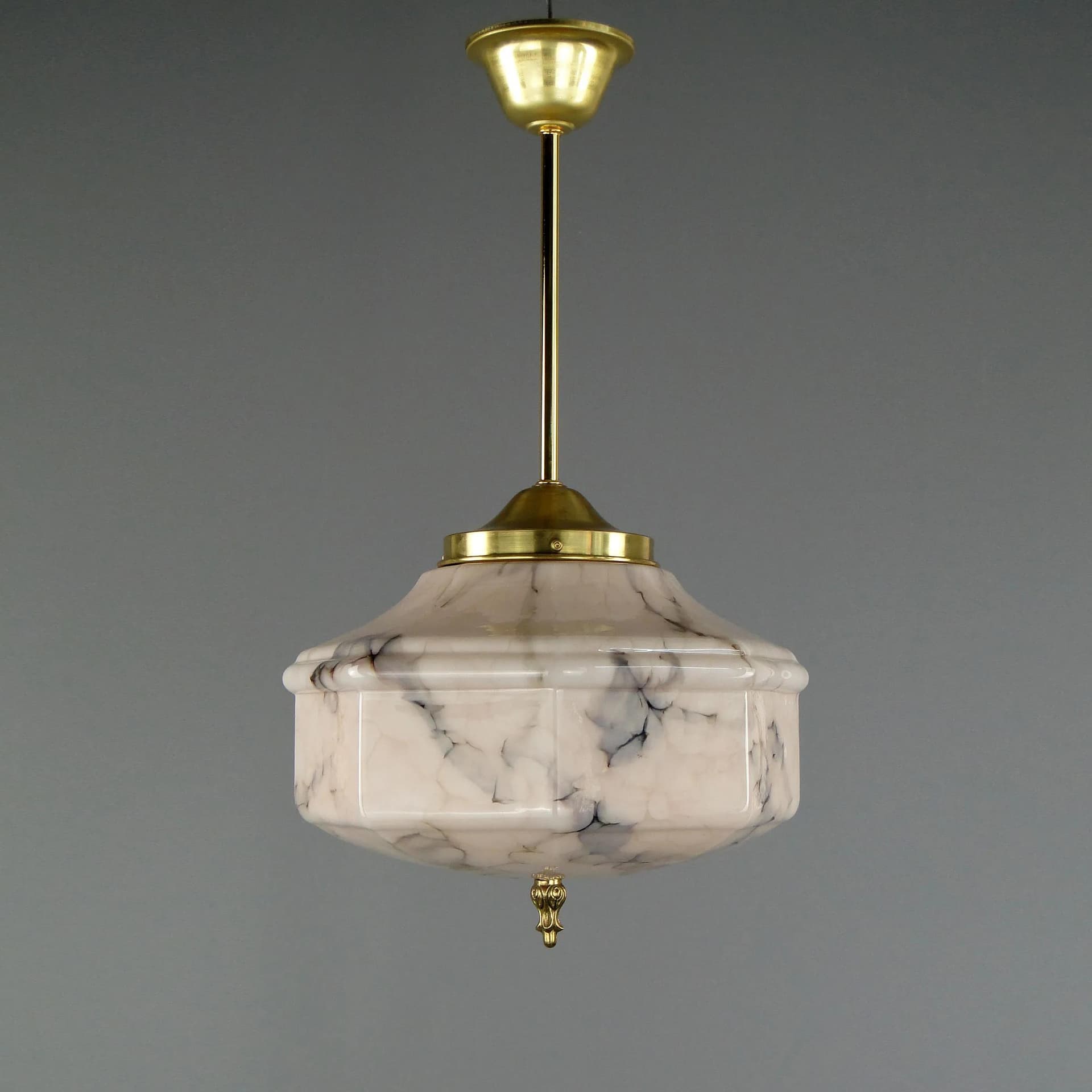 Lampa wisząca art déco, szkło beżowe, mosiądz, Polska, lata 20. - 12535