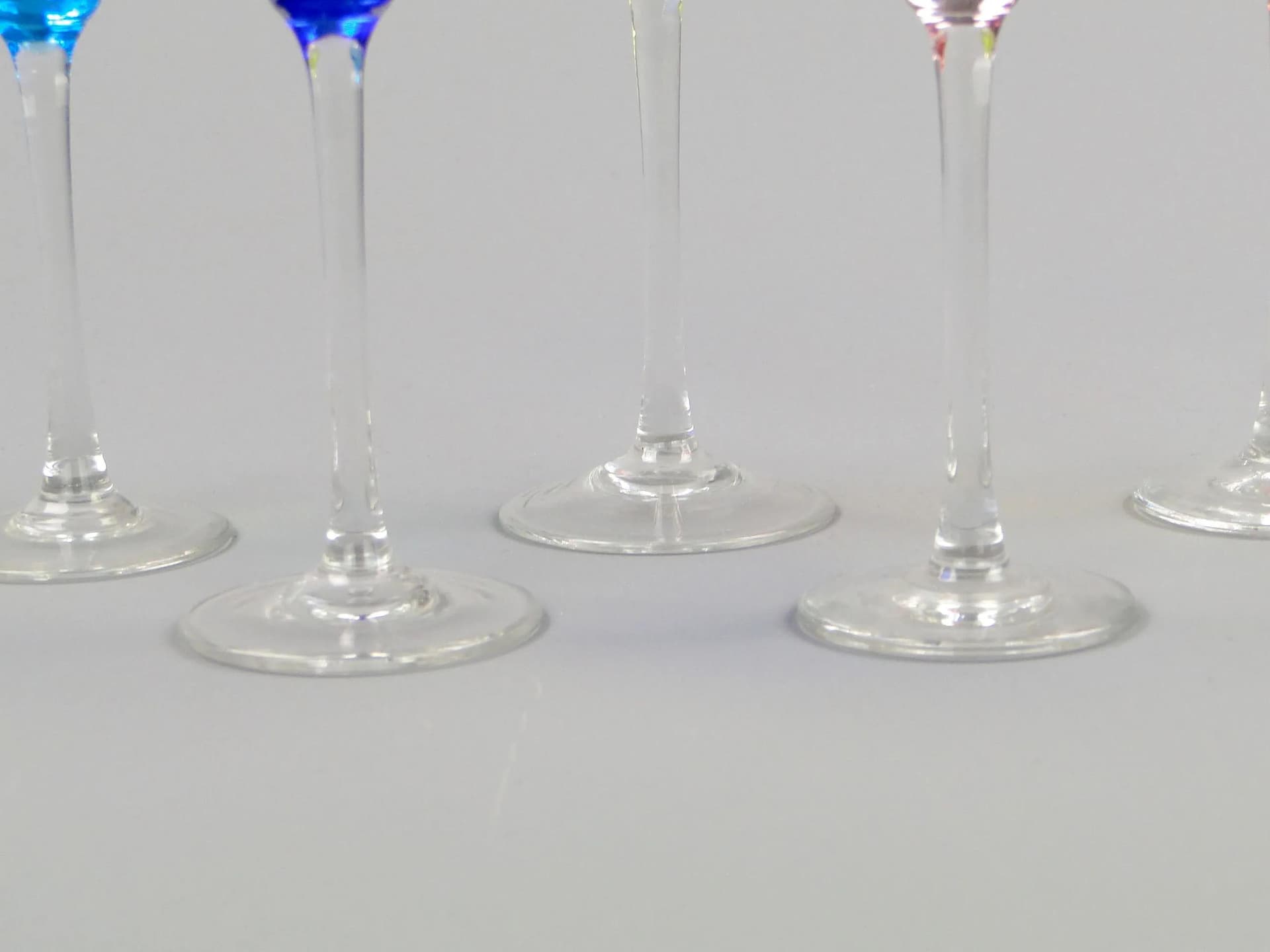 Komplet kieliszków do likieru, art déco, szkło wielokolorowe, Czechy, lata 20. - 12528