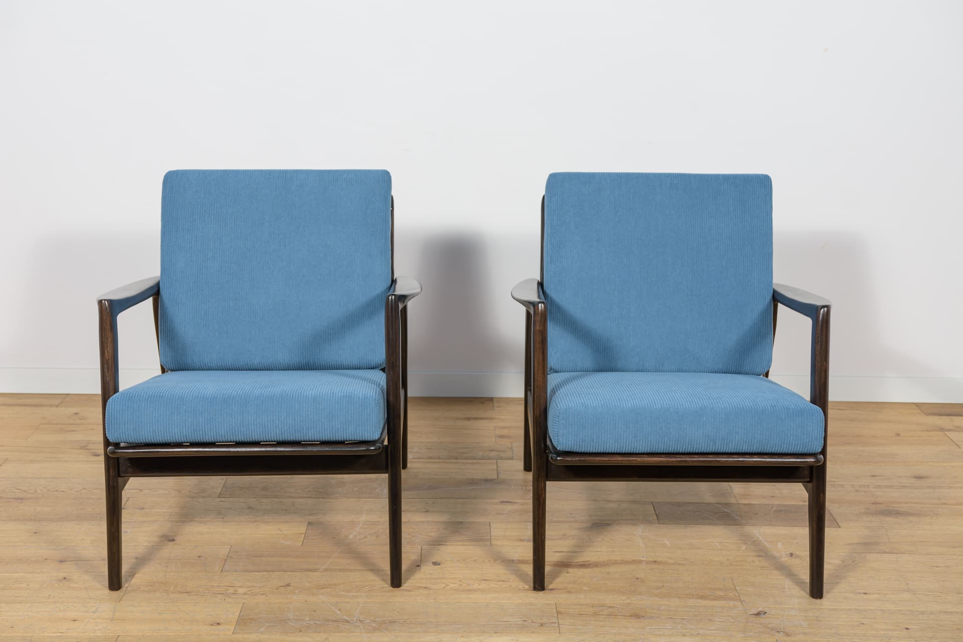 Pair of armchairs Model 300-139, blue, beech, Swarzędzka Fabryka Mebli, Poland, 1960s. - 180685