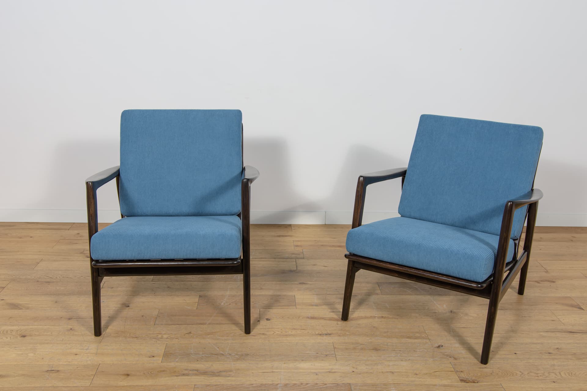 Pair of armchairs Model 300-139, blue, beech, Swarzędzka Fabryka Mebli, Poland, 1960s. - 180684