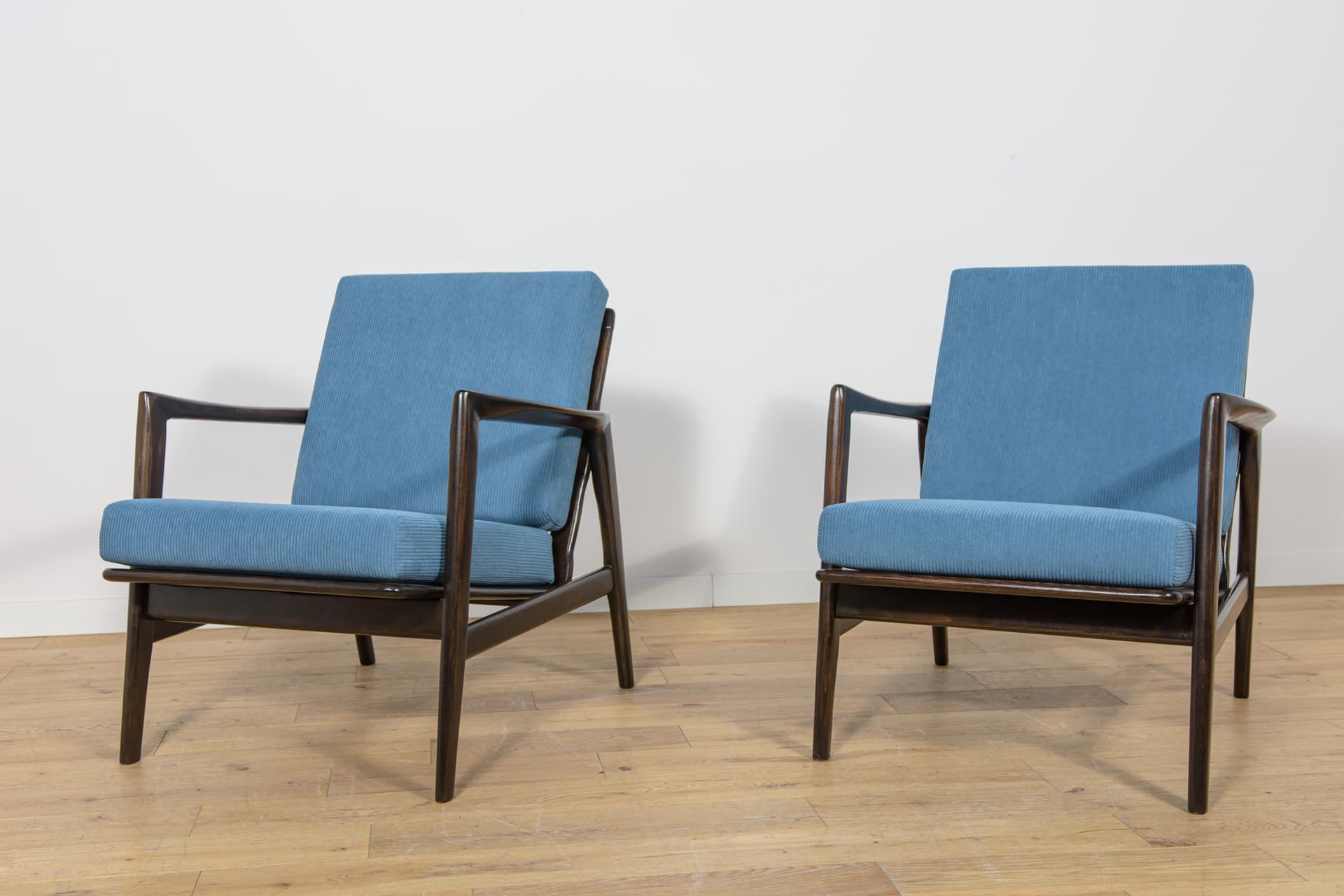 Pair of armchairs Model 300-139, blue, beech, Swarzędzka Fabryka Mebli, Poland, 1960s. - 180687