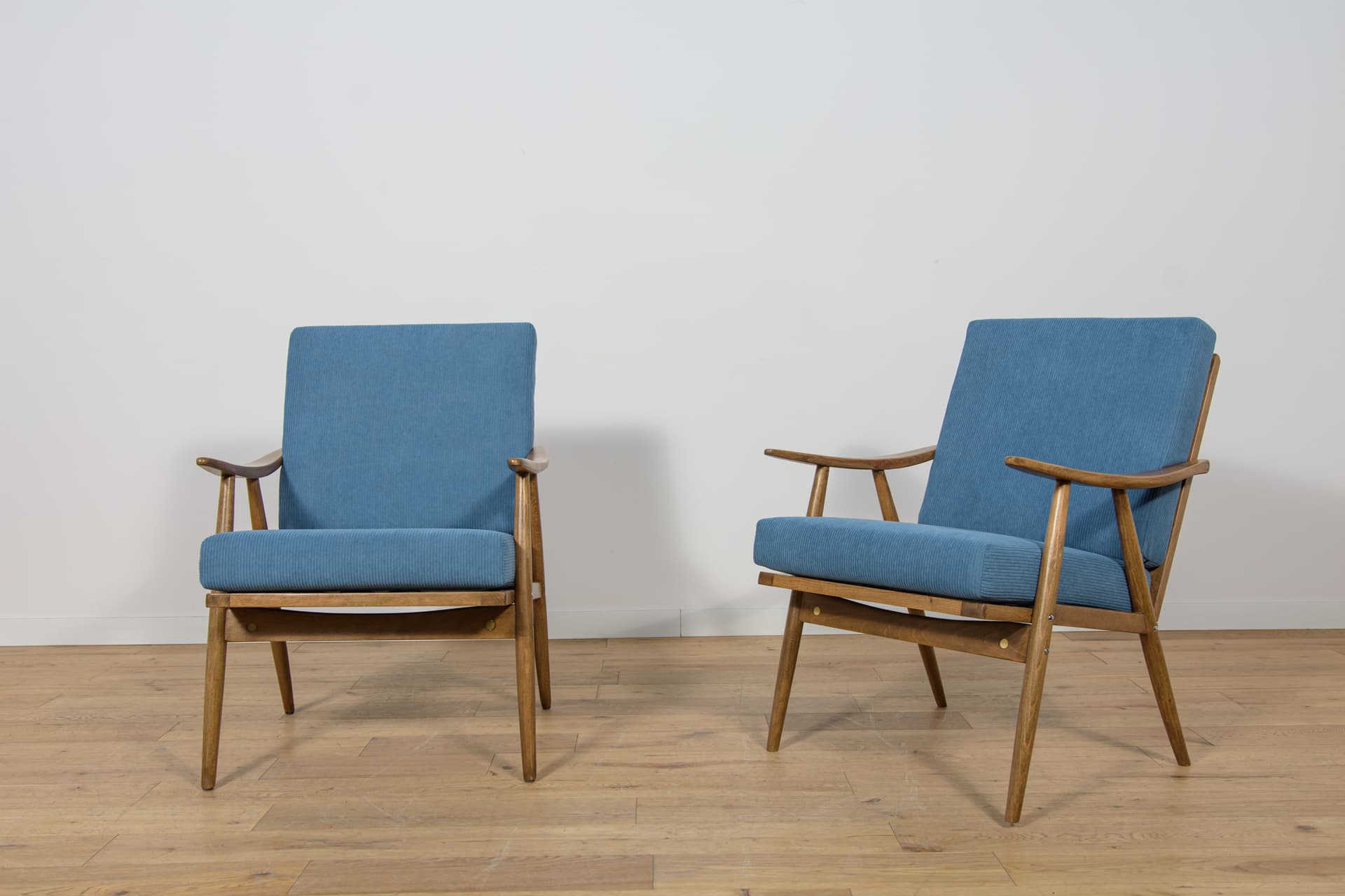 Para foteli, beech orzech, tapicerka niebieska, TON, Czechosłowacja, lata 60. - 181336
