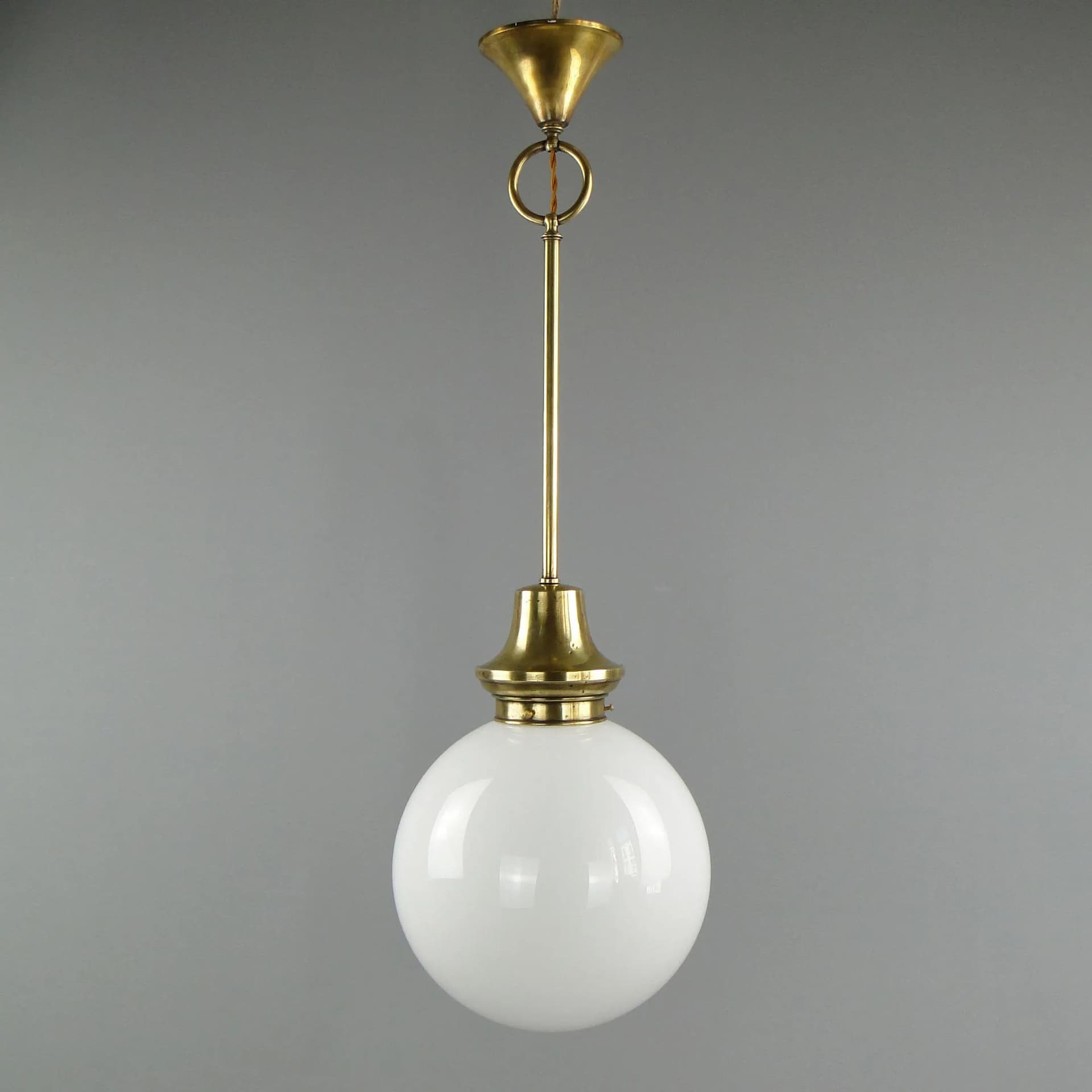 Lampa wisząca, biały, szkło, mosiądz, Austria, początek XX w. - 12649