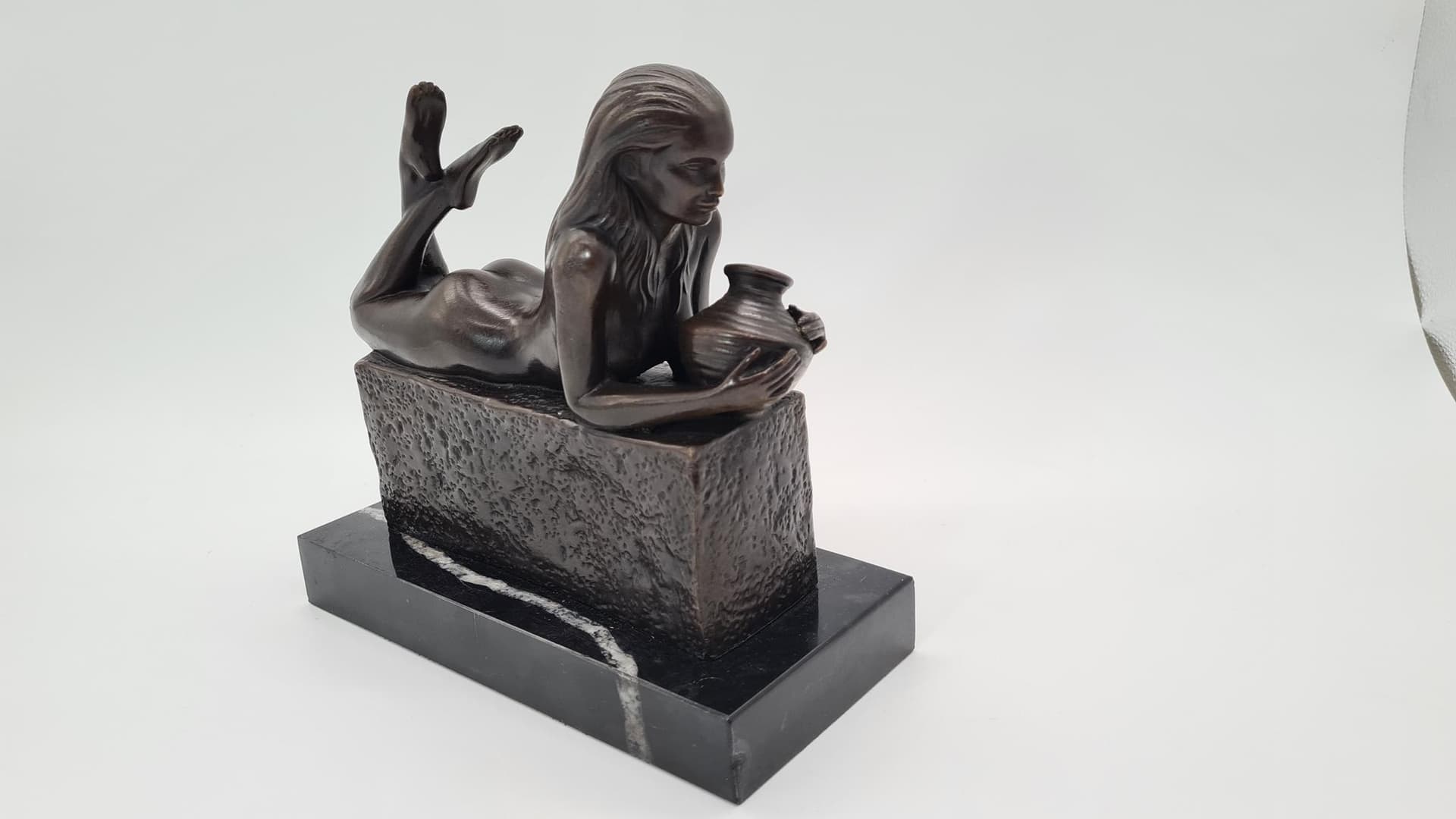 Figura z brązu, kobieta Wodnik, akt, sygnowana "Pino" - 182020