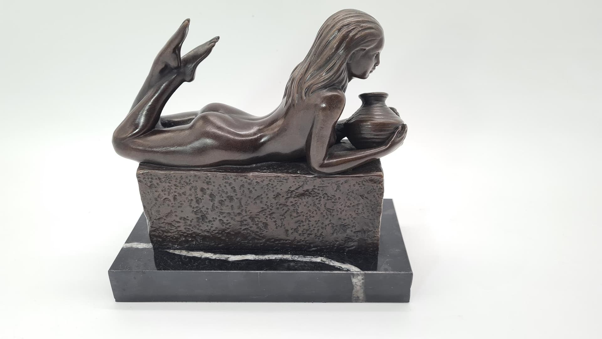 Figura z brązu, kobieta Wodnik, akt, sygnowana "Pino" - 182019
