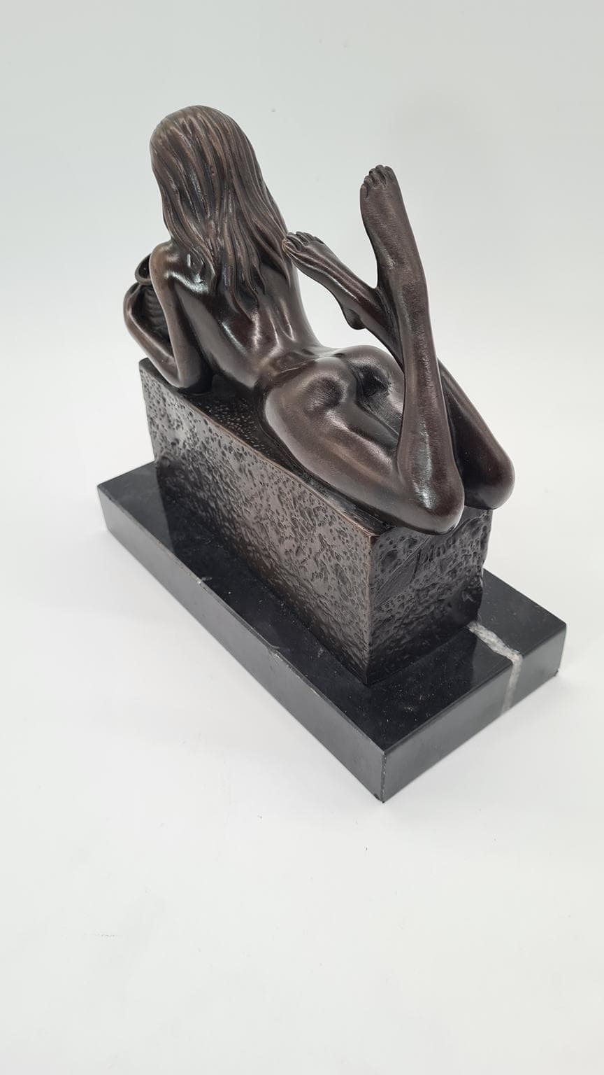 Figura z brązu, kobieta Wodnik, akt, sygnowana "Pino" - 182017