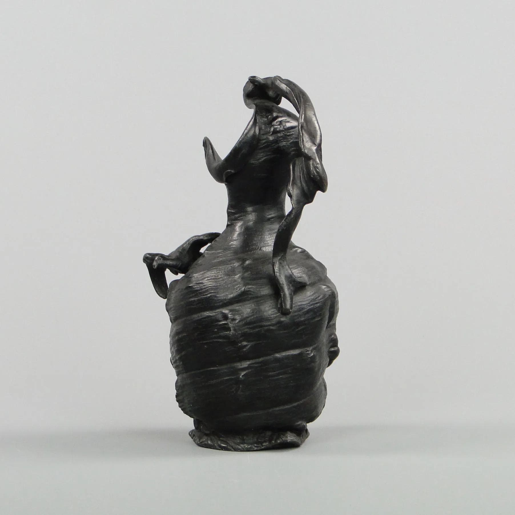 Dzban Art Nouveau, srebrny metal, proj. J. M. Petizon, Francja, początek XX w. - 12615