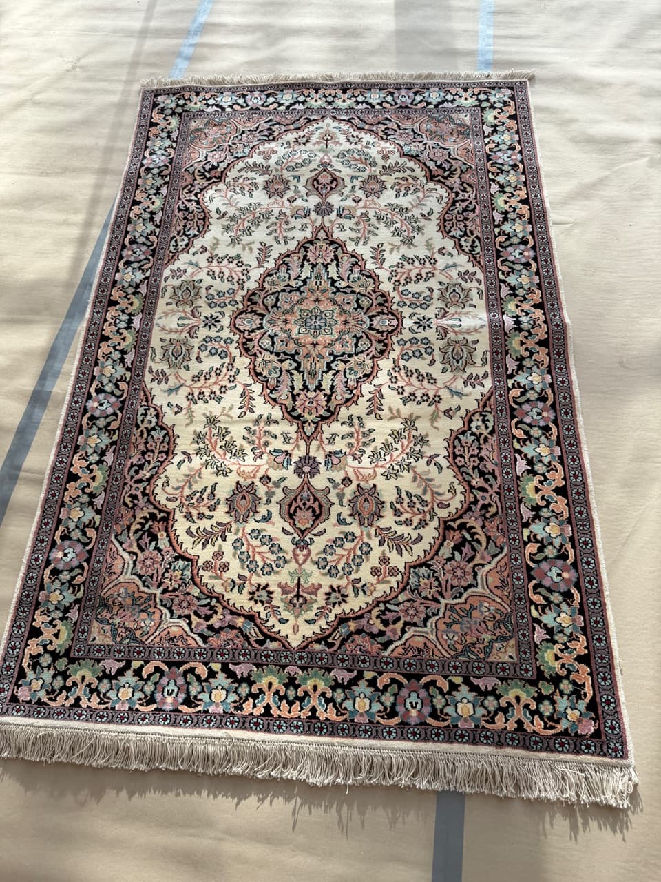 Dywan Ghoum/Qom 205x120 cm, jedwab beżowy, Indie - 182663