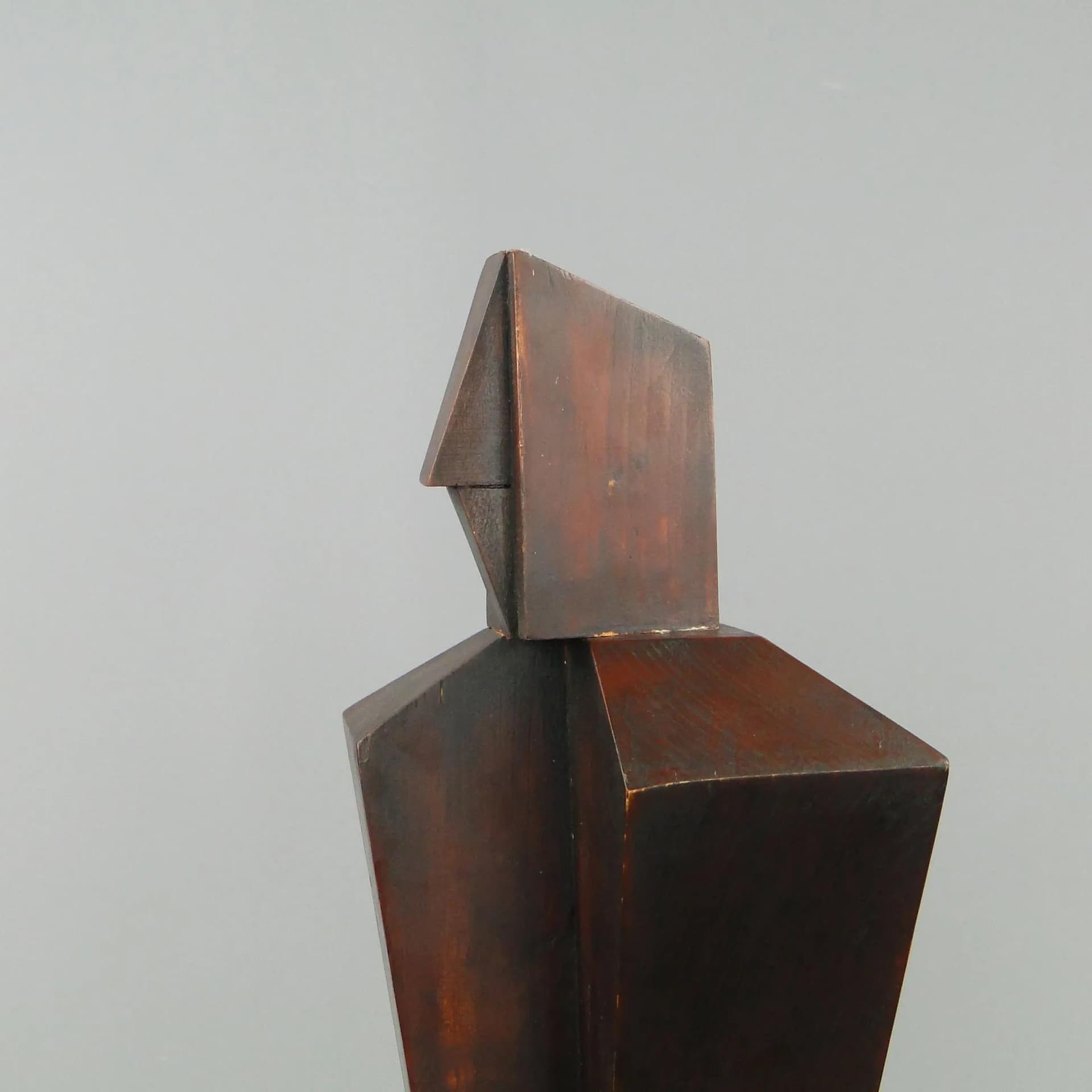 Rzeźba kubistyczna, brąz ciemny, drewno iglaste, Polska, lata 60. - 12566