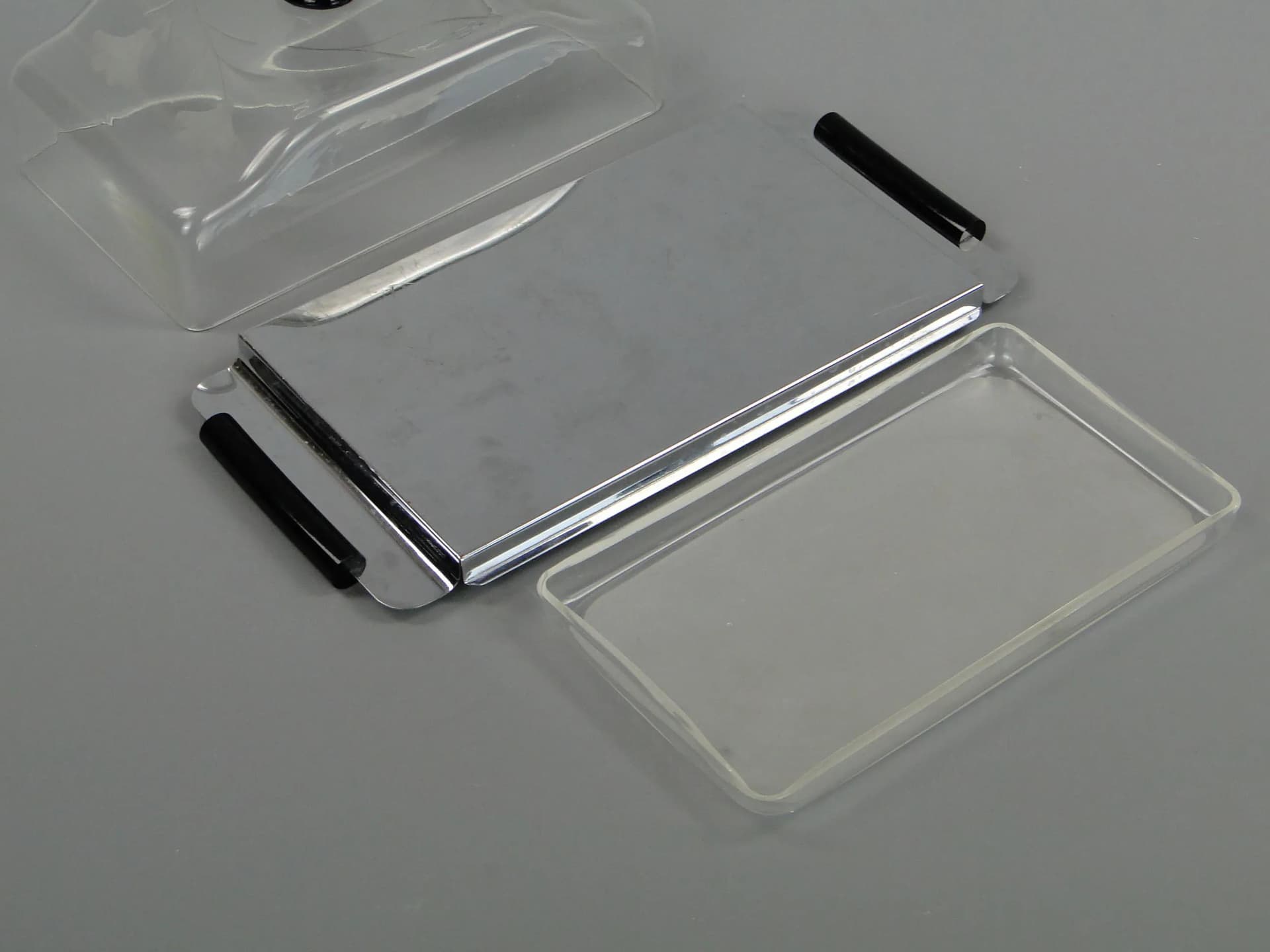 Pojemnik na ser Art déco, szkło kryształowe transparentne, bakelit czarny, metal biały, Polska, lata 30. - 12915