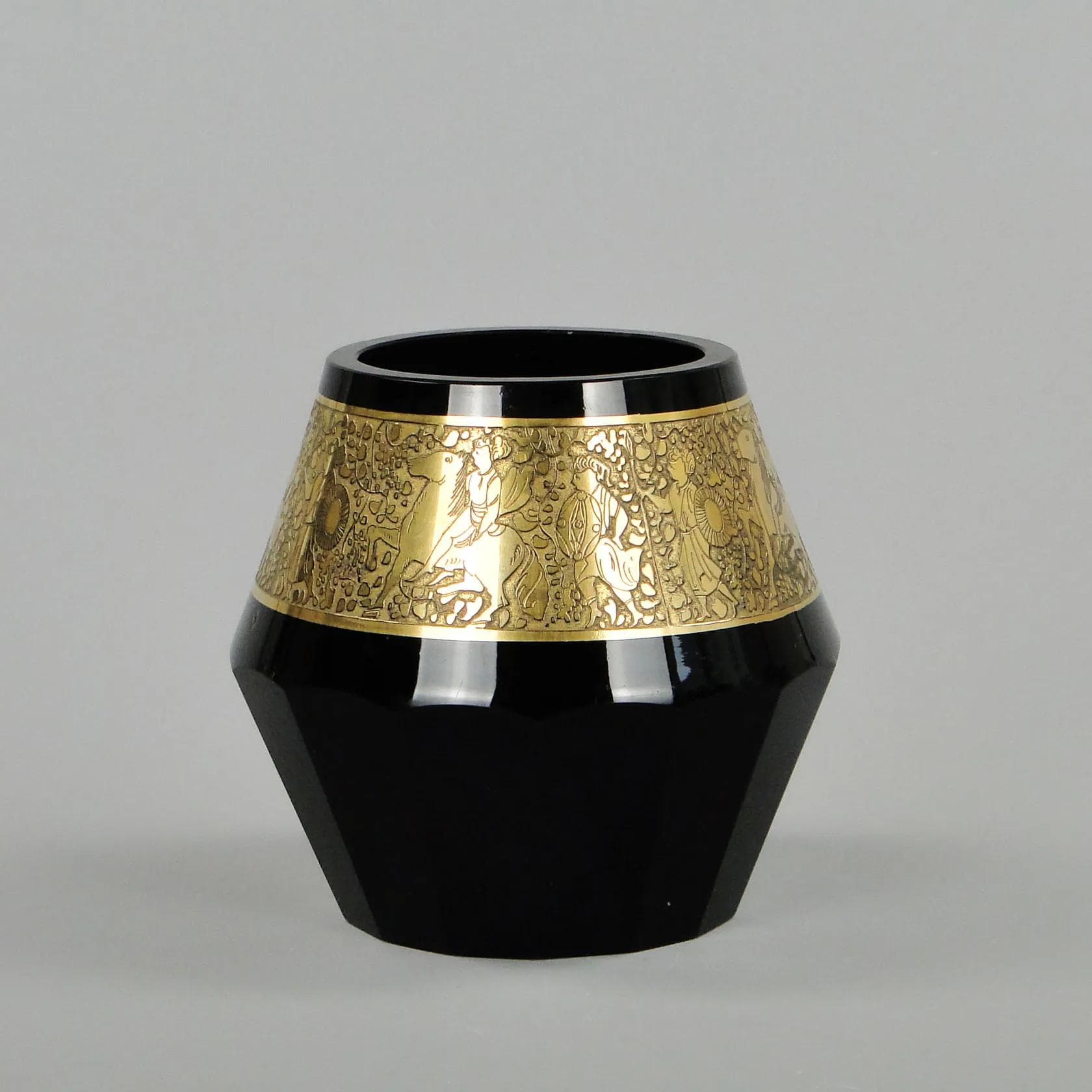 Wazon Art déco, fiolet szkło kryształowe, proj. J. Hoffmann, Czechy, lata 20. - 12881