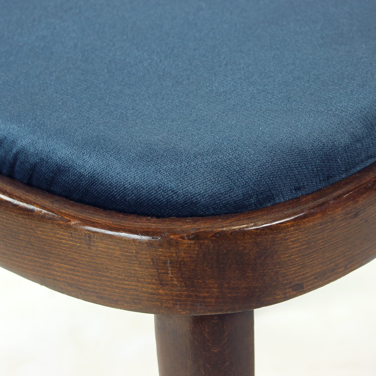 Zestaw czterech krzeseł, navy blue velvet, dąb, orzech, Tatra Nabytok, Czechosłowacja, lata 50. - 185031