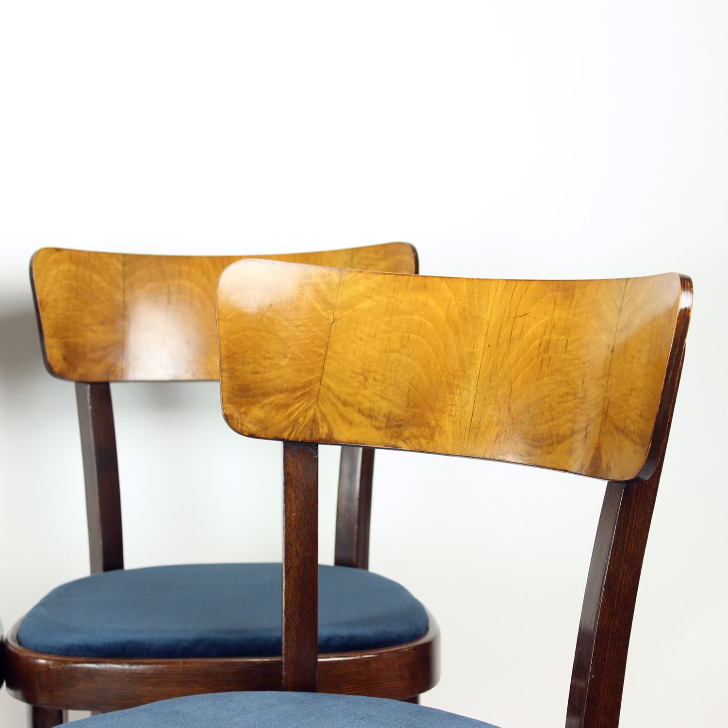 Zestaw czterech krzeseł, navy blue velvet, dąb, orzech, Tatra Nabytok, Czechosłowacja, lata 50. - 185022