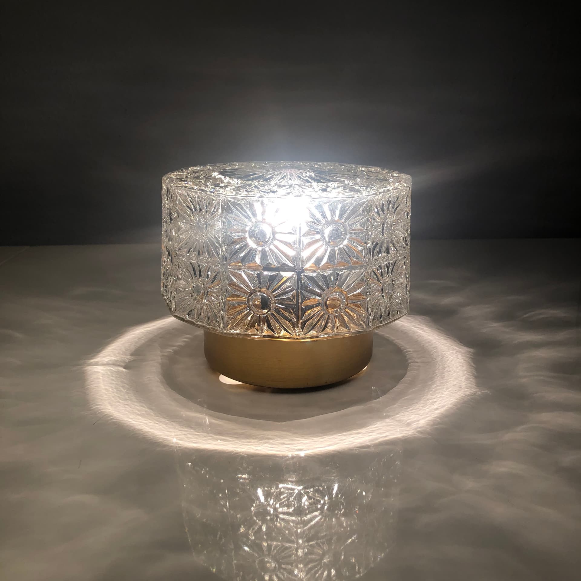 Pair of wall lights, transparent glass, gilded aluminium, Germany, 1980s. - 185079