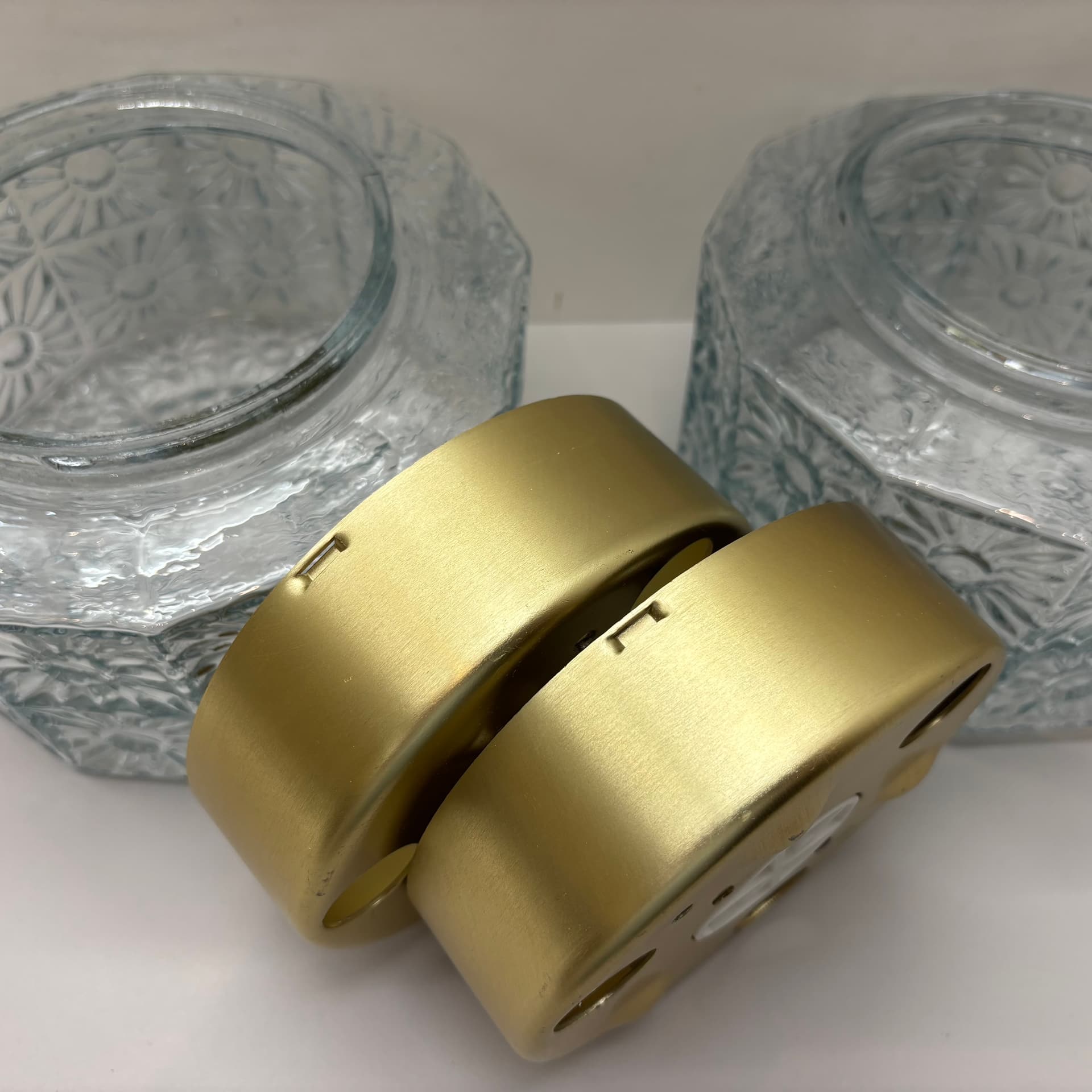 Pair of wall sconces, transparent glass, gold aluminium, Germany, 1980s. - 185140