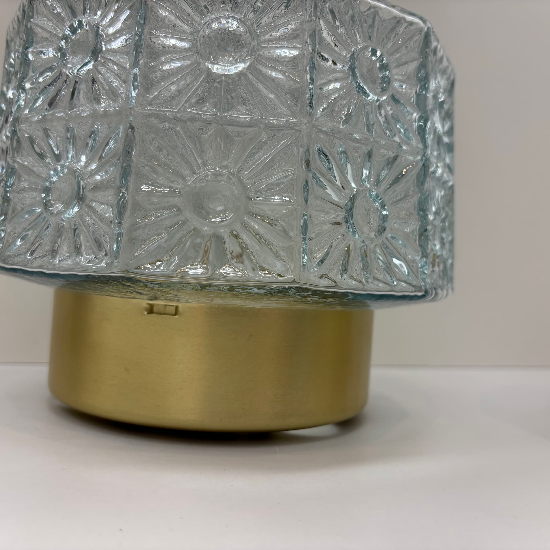 Pair of wall sconces, transparent glass, gold aluminium, Germany, 1980s. - 185139