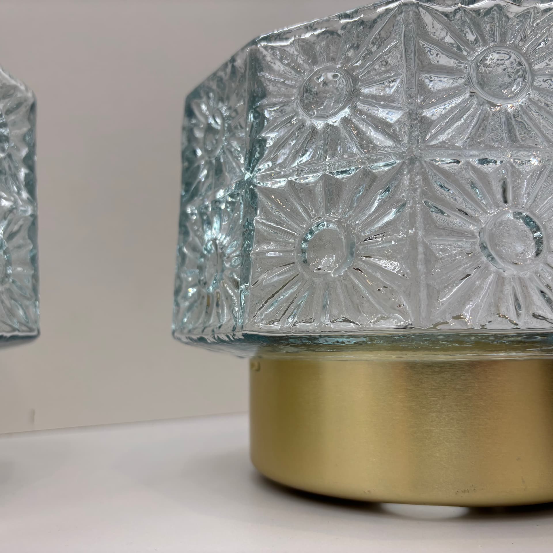 Pair of wall sconces, transparent glass, gold aluminium, Germany, 1980s. - 185138