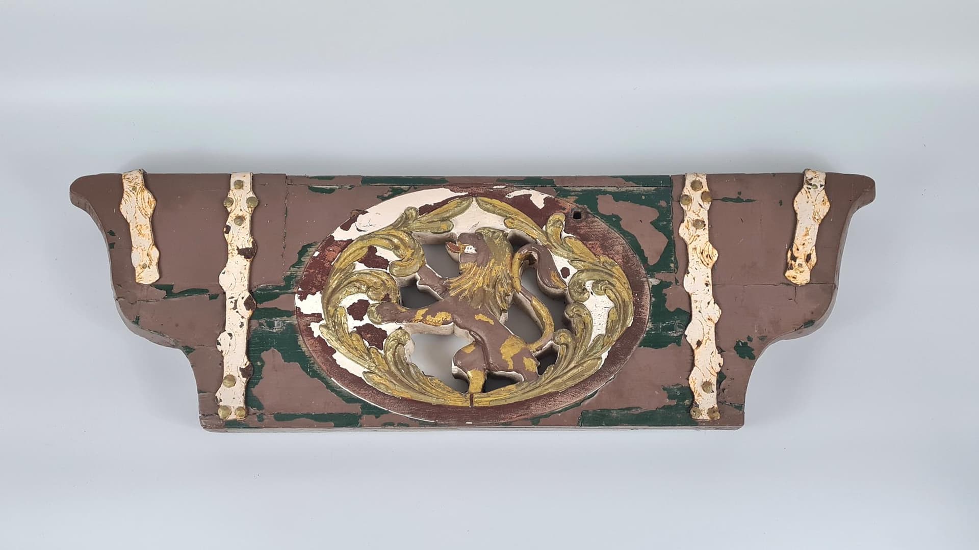 Antyczny drewniany naczółek z lwem – XVIII/XIX w. | element architektury wnętrz, 107 cm - 185284